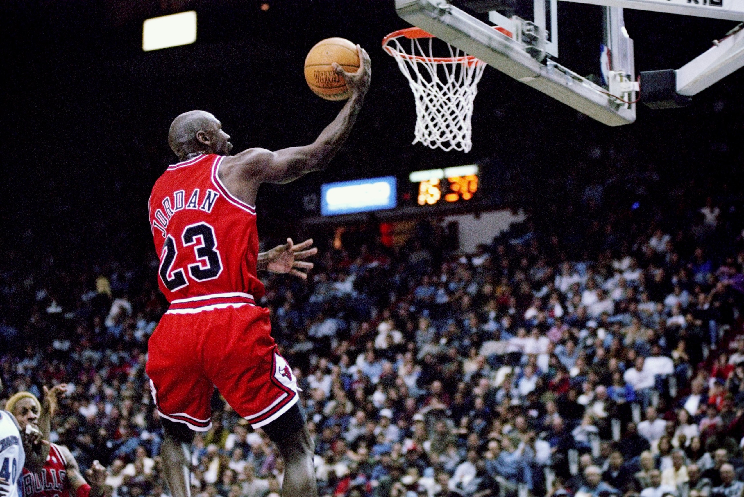 29 Nov 1997:  Guard Michael Jordan of the Chicago Bulls jumps to the basket during a game against the Washington Wizards at the US Airways Arena in Landover, Maryland.  The Bulls won the game 88-83. Mandatory Credit: Doug Pensinger  /Allsport