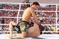 Jake Shields finishing the fight on the mat