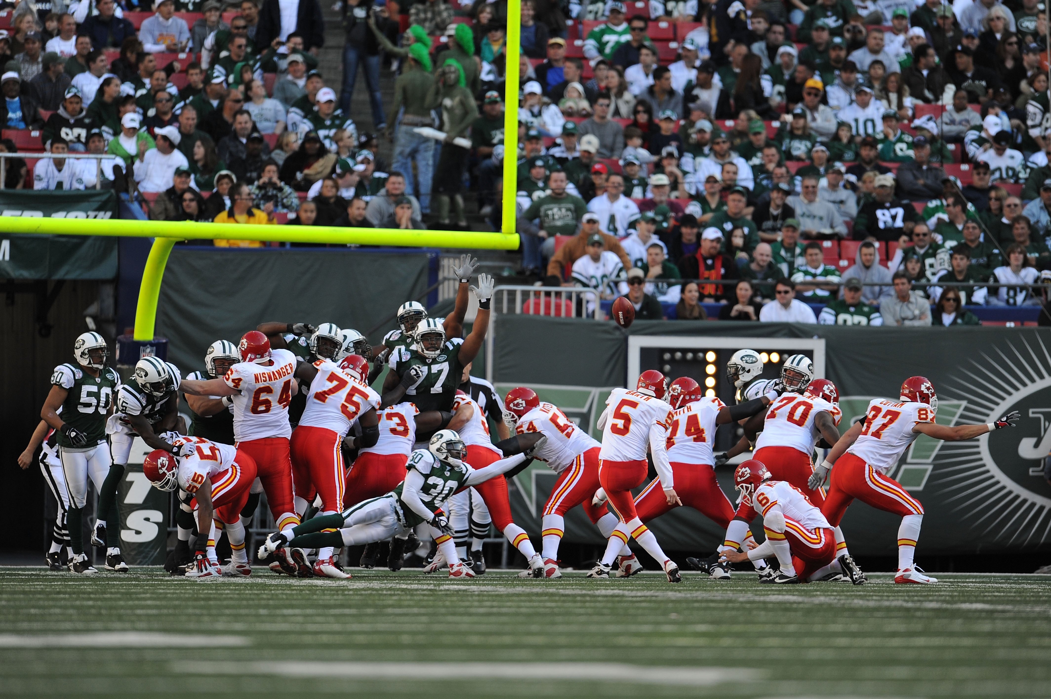 EAST RUTHERFORD, NJ - OCTOBER 26:  Conner Barth #5 of the Kansas City Chiefs kicks a field goal against the New York Jets during their game on October 26, 2008 at Giants Stadium in East Rutherford, New Jersey.  (Photo by Al Bello/Getty Images)
