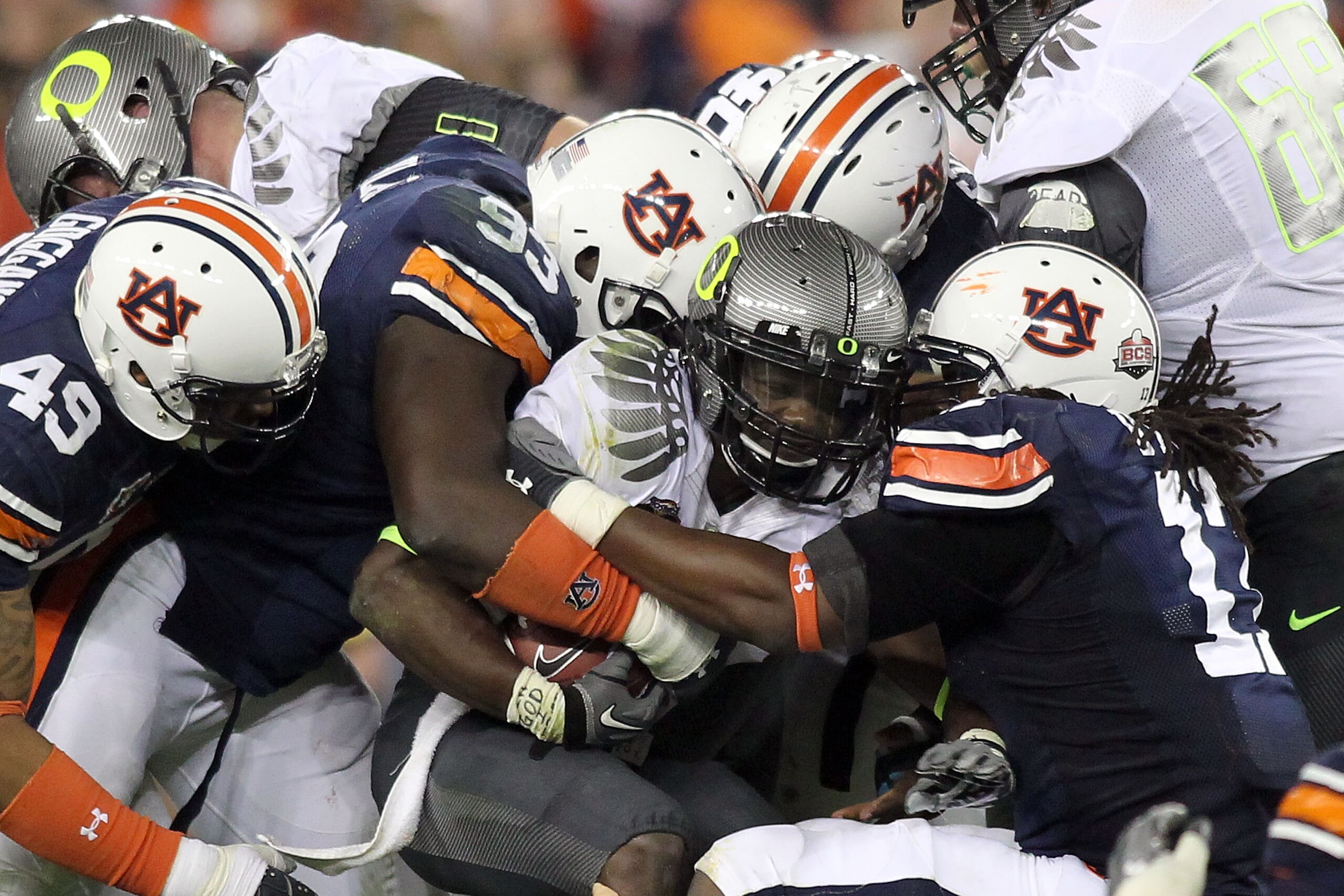 GLENDALE, AZ - JANUARY 10: Kenjon Barner #24 of the Oregon Ducks runs the ball in the third quarter as he is tackled by the Auburn Tigers defense during the Tostitos BCS National Championship Game at University of Phoenix Stadium on January 10, 2011 in G GLENDALE, AZ - JANUARY 10: Kenjon Barner #24 of the Oregon Ducks runs the ball in the third quarter as he is tackled by the Auburn Tigers defense during the Tostitos BCS National Championship Game at University of Phoenix Stadium on January 10, 2011 in G