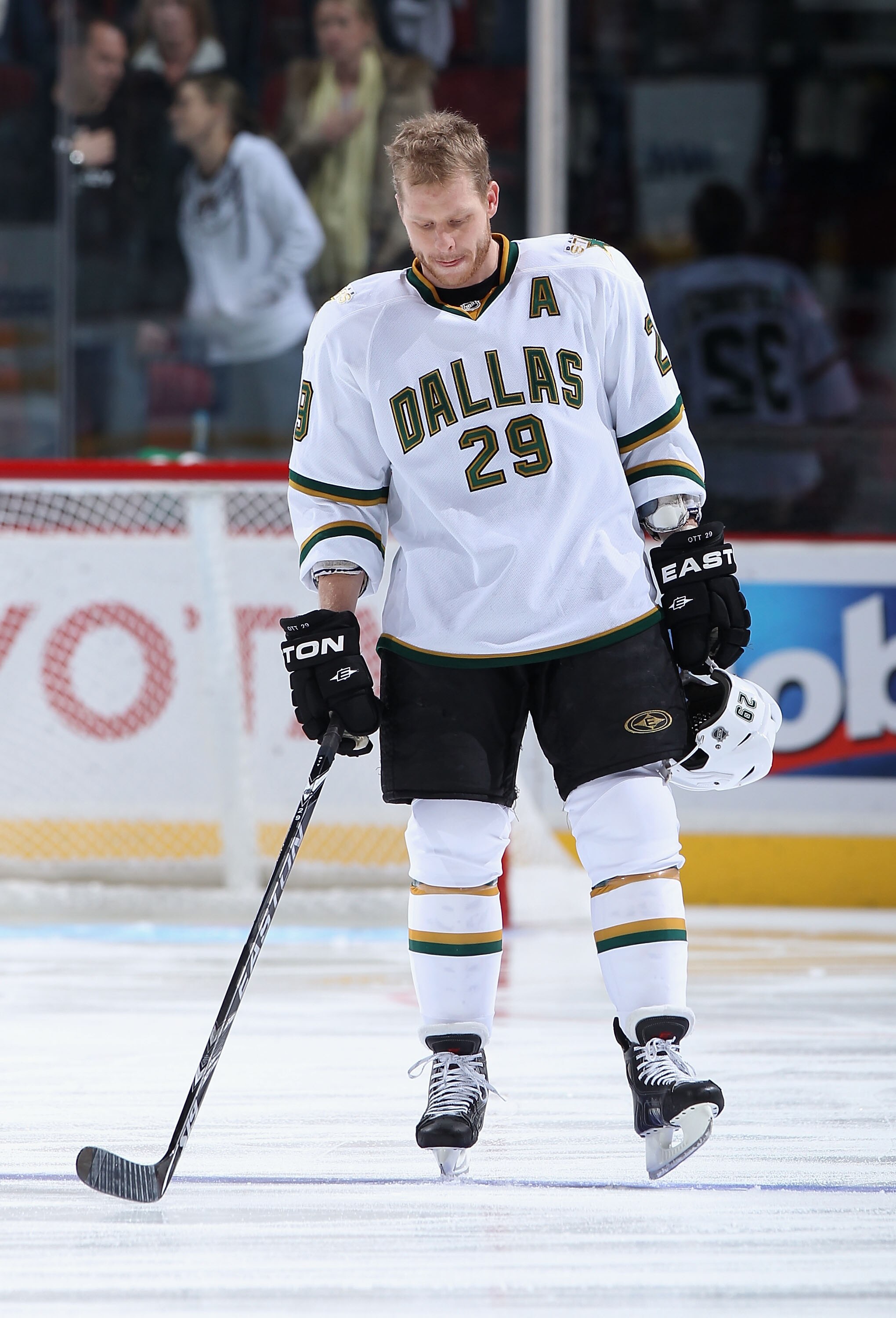 GLENDALE, AZ - MARCH 01:  Steve Ott #29 of the Dallas Stars before the NHL game against the Phoenix Coyotes at Jobing.com Arena on March 1, 2011 in Glendale, Arizona.  The Stars defeated the Coyotes 3-2.  (Photo by Christian Petersen/Getty Images)
