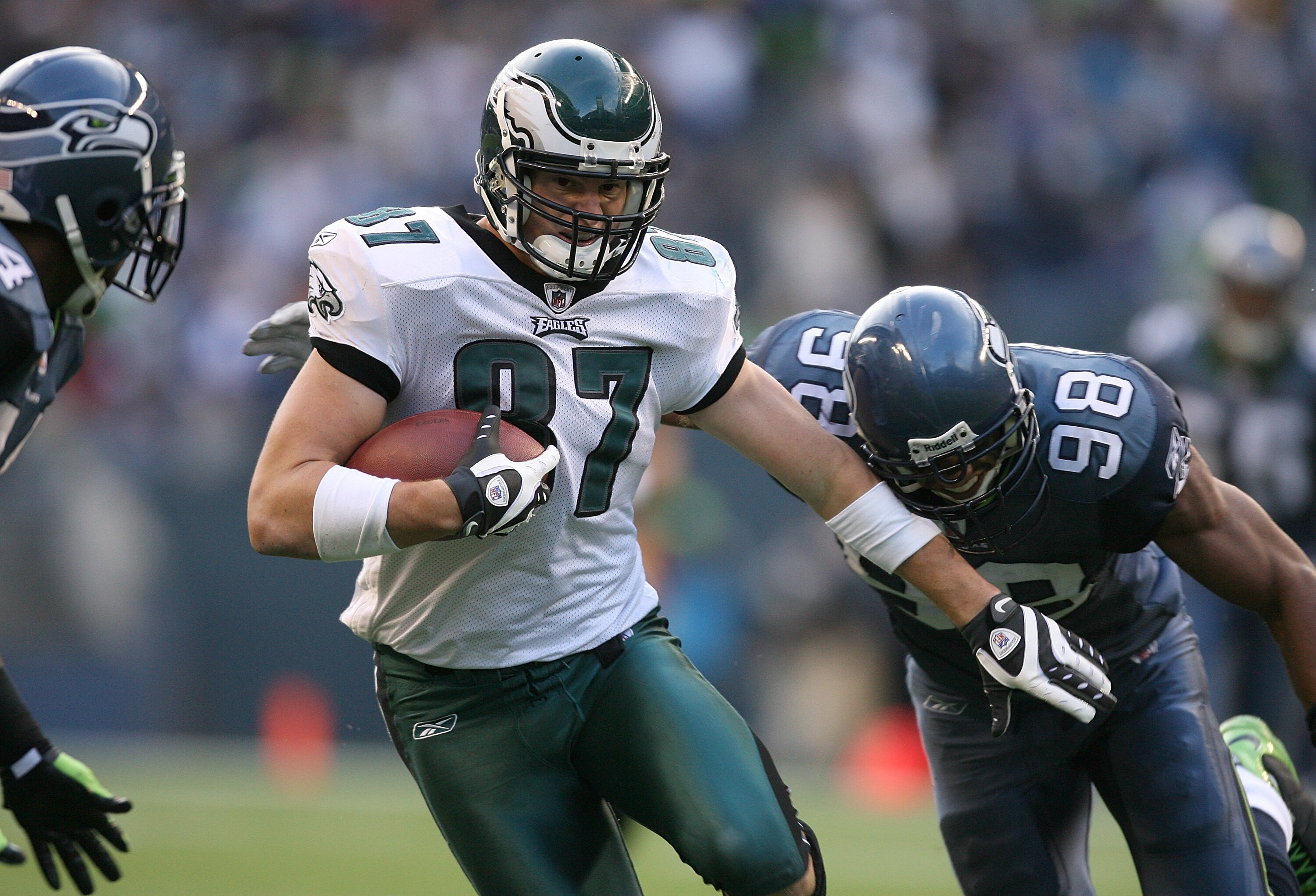 SEATTLE - NOVEMBER 02:  Tight end Brent Celek #87 of the Philadelphia Eagles rushes for a 15 yard gain in the third quarter against Julian Peterson #98 of the Seattle Seahawks on November 2, 2008 at Qwest Field in Seattle, Washington. The Eagles defeated