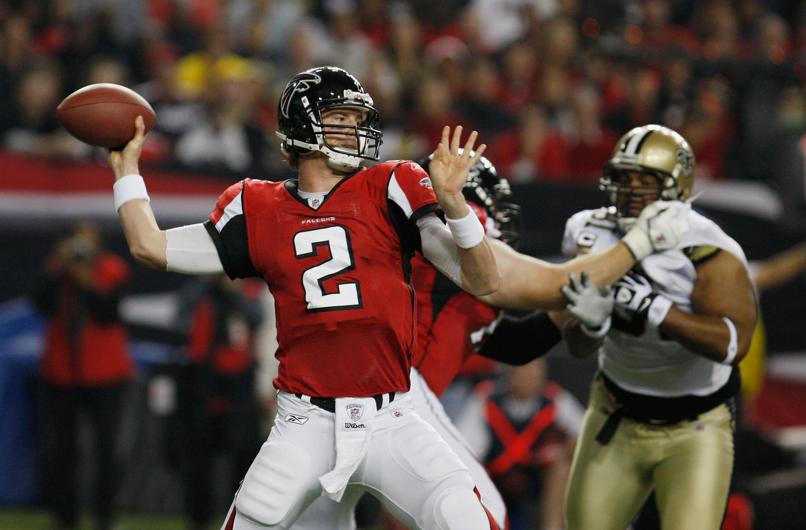 ATLANTA, GA - DECEMBER 27:  Matt Ryan #2 of the Atlanta Falcons looks upfield to pass during the first half of the game against the New Orleans Saints at the Georgia Dome on December 27, 2010 in Atlanta, Georgia.  (Photo by Scott Halleran/Getty Images)