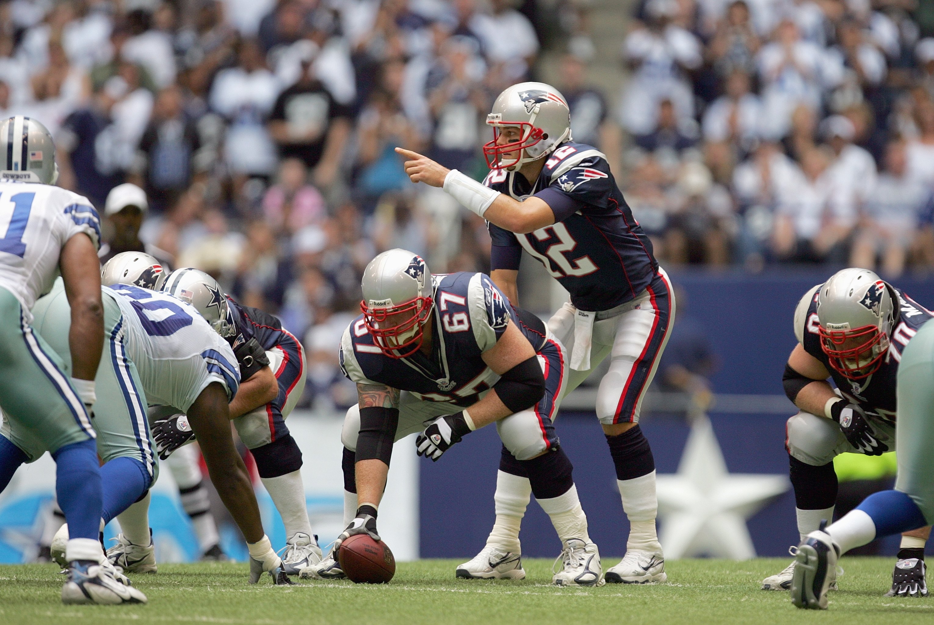 IRVING, TX - OCTOBER 14:  Quarterback Tom Brady #12 of the New England Patriots calls the play during the game against the Dallas Cowboys at Texas Stadium on October 14, 2007 in Irving, Texas. (Photo by Ronald Martinez/Getty Images)