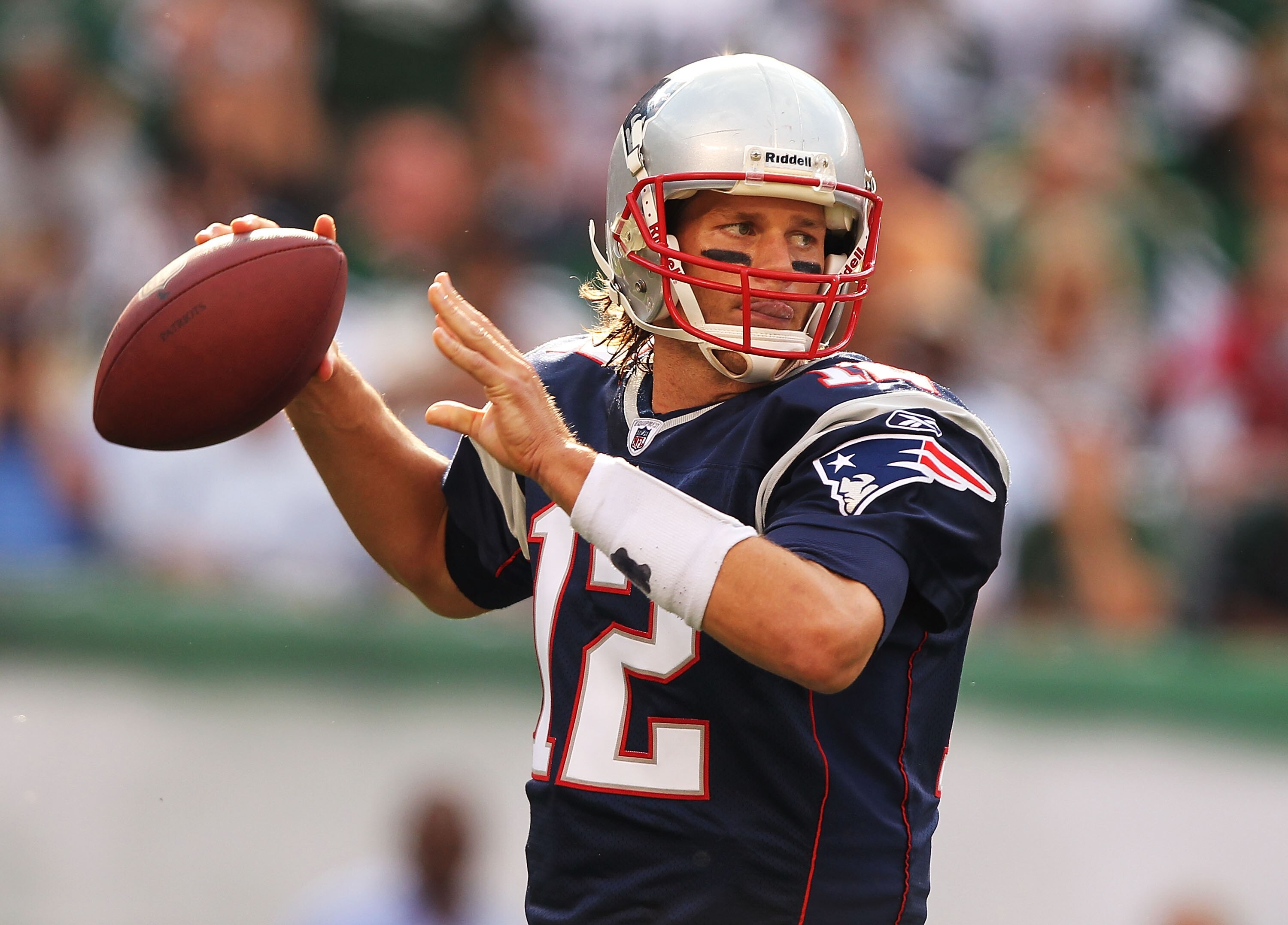 EAST RUTHERFORD, NJ - SEPTEMBER 19:  Tom Brady #12 of the New England Patriots passes against the New York Jets during their  game on September 19, 2010 at the New Meadowlands Stadium  in East Rutherford, New Jersey.  (Photo by Al Bello/Getty Images)