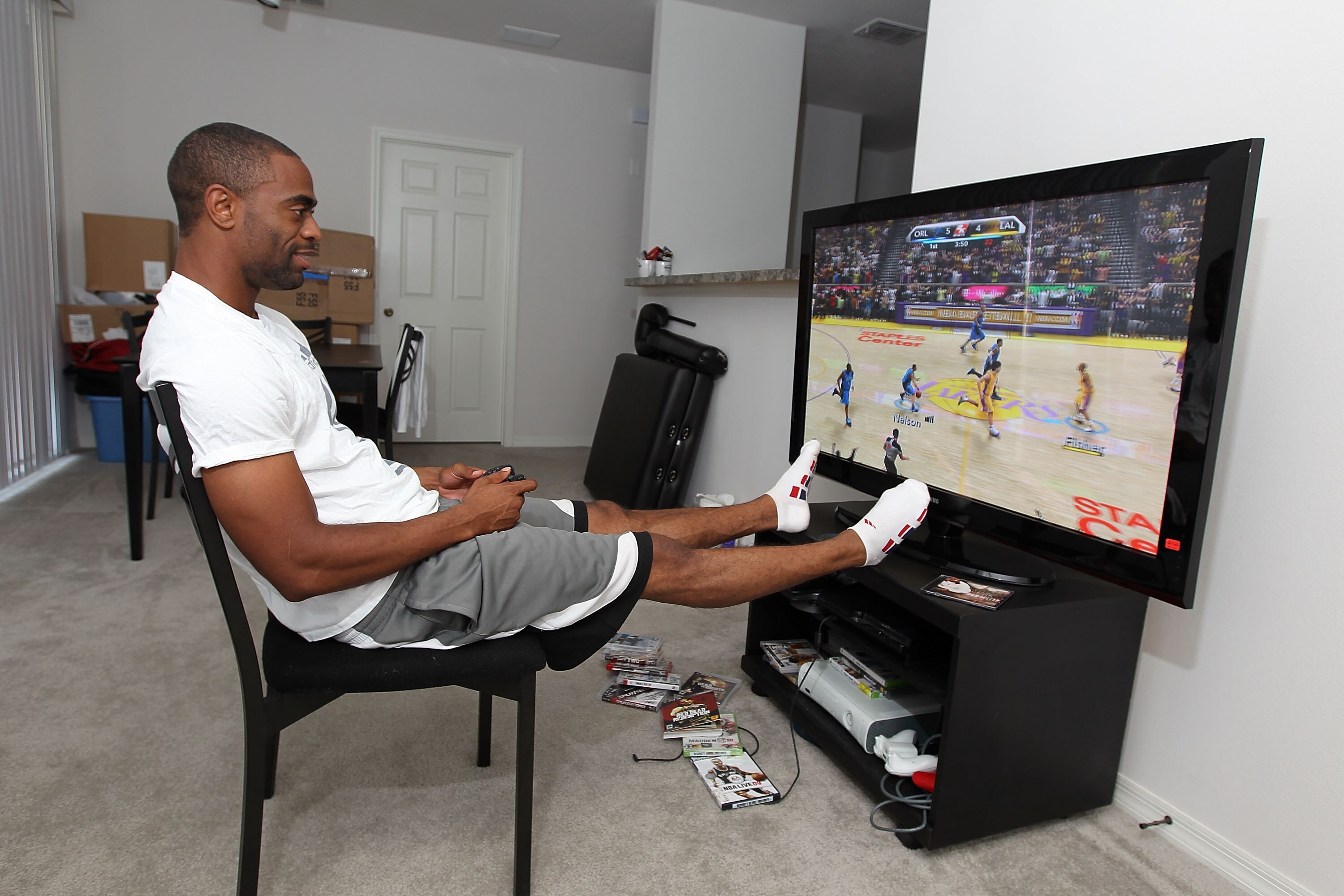 CLERMONT, FL - JUNE 14:  Olympic sprinter Tyson Gay of the United States of America plays video games at his home on June 14, 2010 in Clermont, Florida.  (Photo by Al Bello/Getty Images)