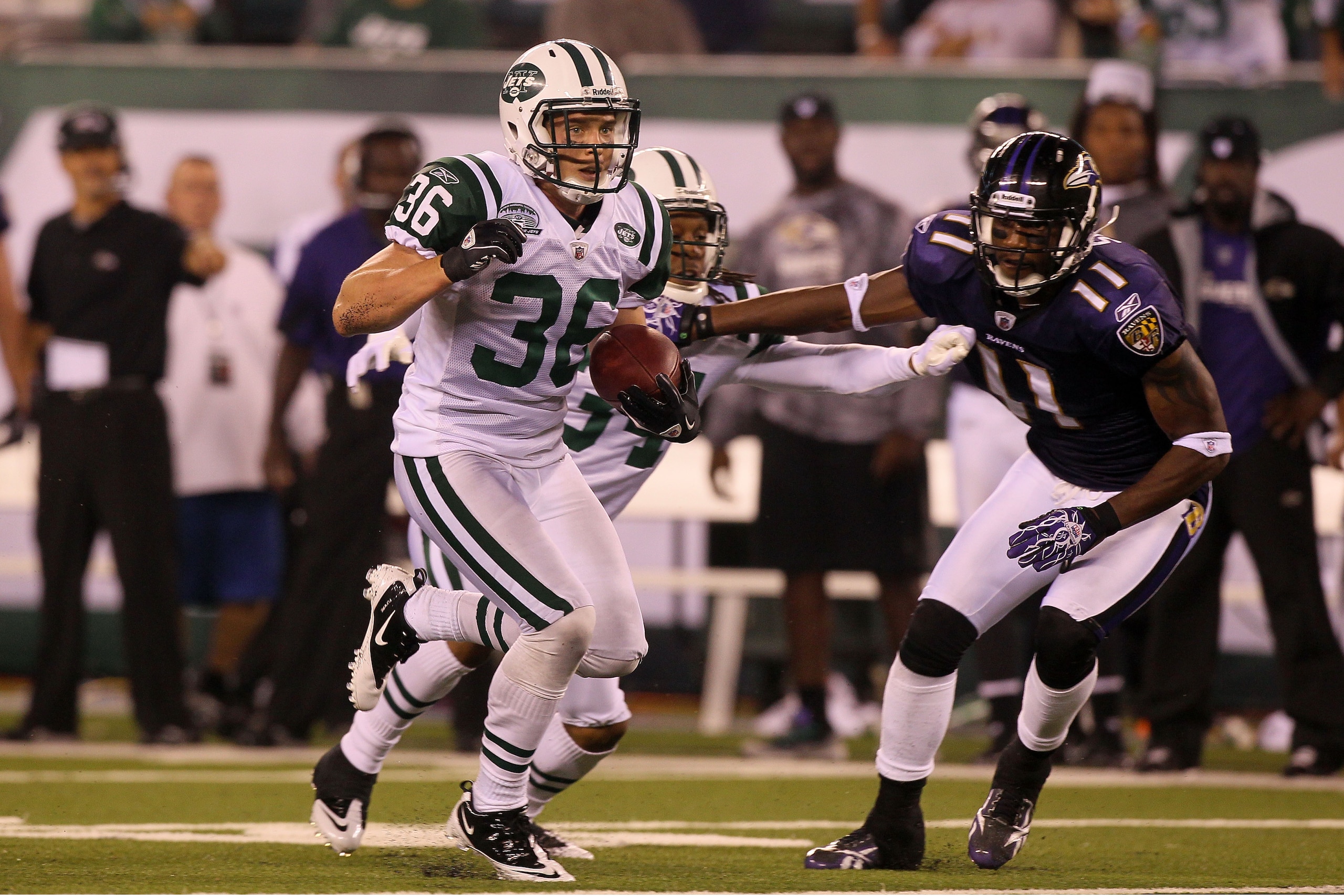 EAST RUTHERFORD, NJ - SEPTEMBER 13:  Jim Leonhard #36 of the New York Jets in action against the Baltimore Ravens during their home opener at the New Meadowlands Stadium on September 13, 2010 in East Rutherford, New Jersey.  (Photo by Jim McIsaac/Getty Im