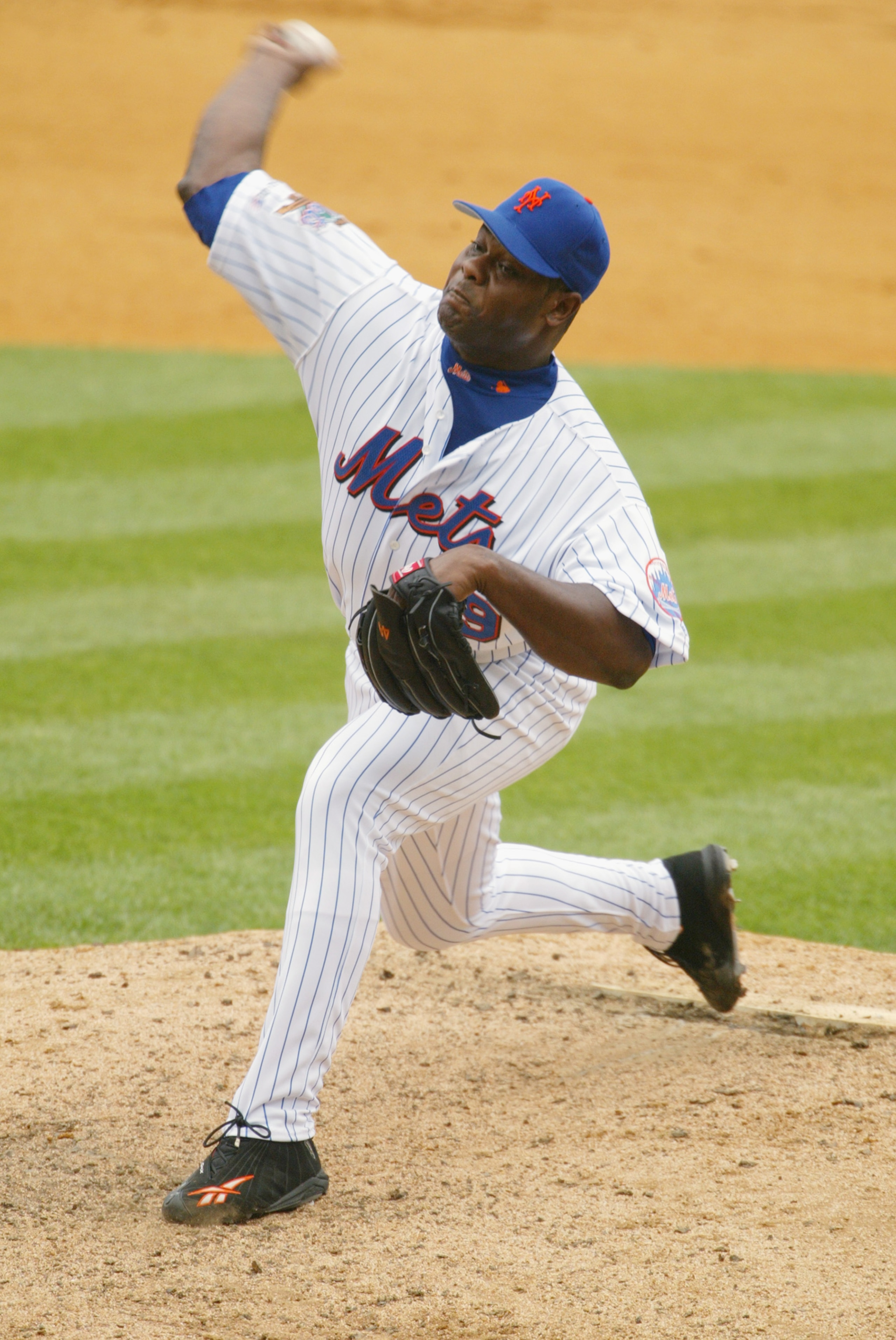 FLUSHING, NY - JULY 14: Armando Benitez of the New York Mets delivers a pitch against the Philadelphia Phillies on July 14, 2002 at Shea Stadium in Flushing, New York.  The Mets beat the Phillies 4-2.  (Photo By Al Bello/Getty Images)