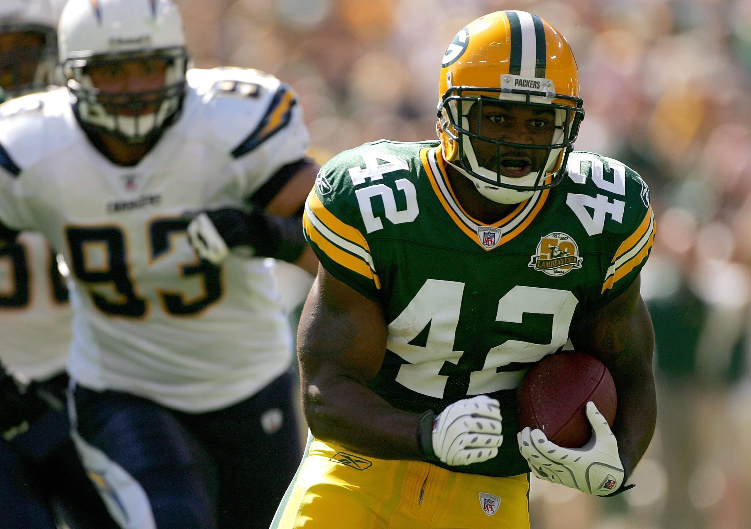 GREEN BAY, WI - SEPTEMBER 23:  DeShawn Wynn #42 of the Green Bay Packers carries the ball against the San Diego Chargers at Lambeau Field September 23, 2007 in Green Bay, Wisconsin.  (Photo by Matthew Stockman/Getty Images)