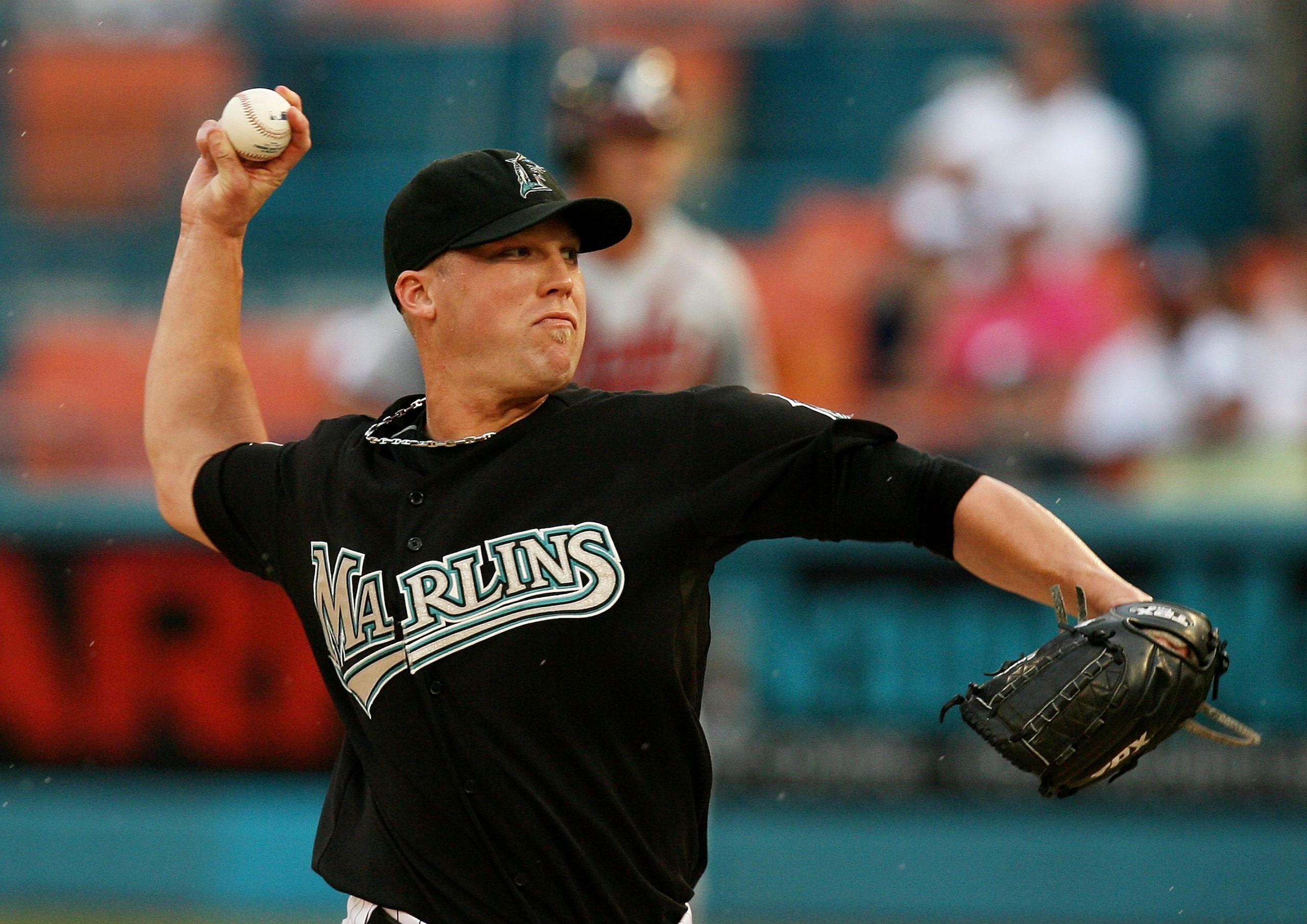MIAMI - JULY 1:  Pitcher Matt Lindstrom #22 of the Florida Marlins pitches against the Atlanta Braves at Dolphin Stadium July 1, 2007 in Miami, Florida. The Marlins defeated the Braves 6-5 in ten innings.  (Photo by Doug Benc/Getty Images)