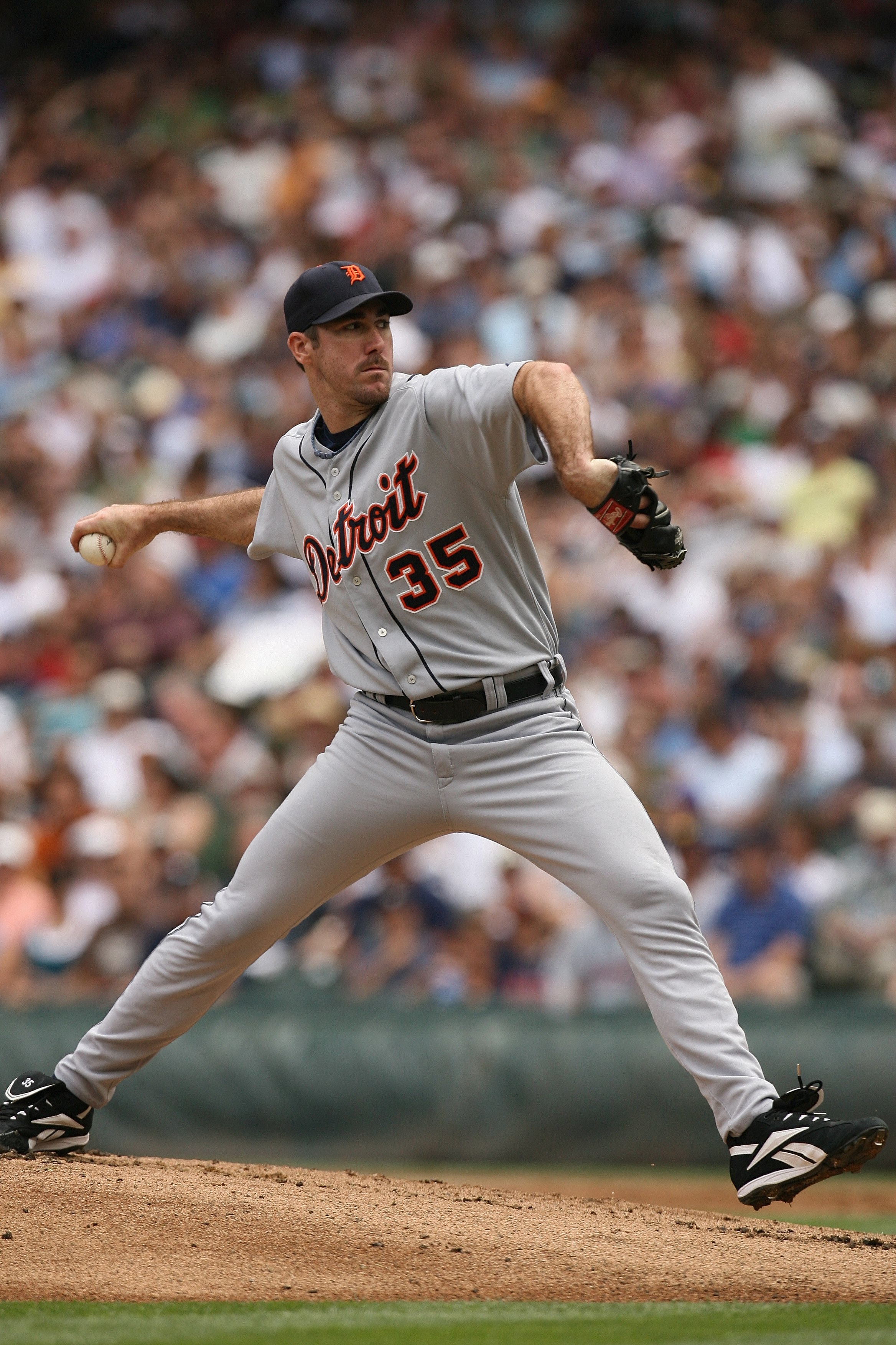 SEATTLE - JULY 15:  Justin Verlander #35 of the Detroit Tigers pitches against the Seattle Mariners on July 15, 2007 at Safeco Field in Seattle, Washington. The Tigers won 11-7. (Photo by Otto Greule Jr/Getty Images)