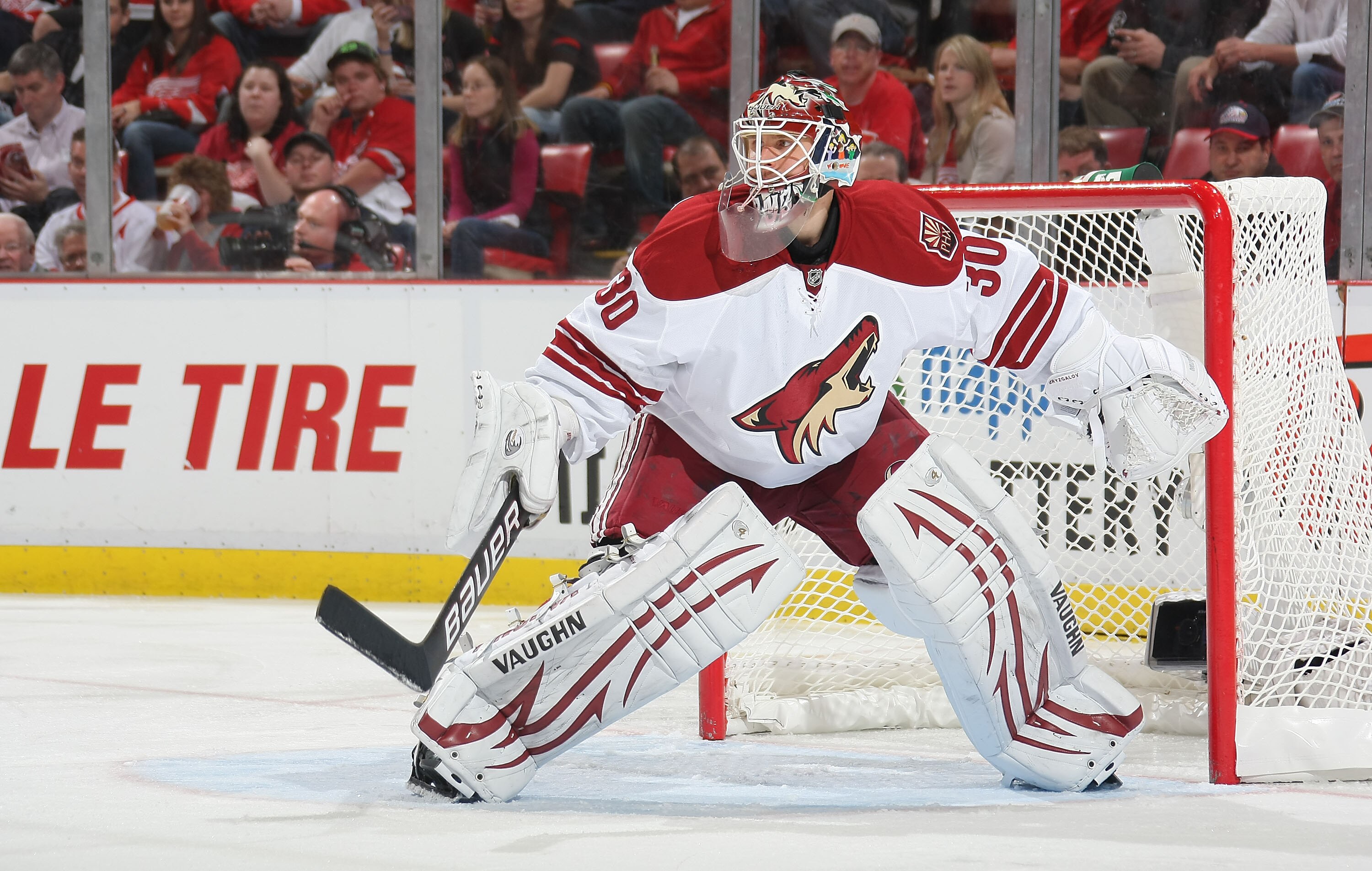 DETROIT, MI- APRIL 13:  Ilya Bryzgalov #30 of the Phoenix Coyotes keeps an eye on play against the Detroit Red Wings in Game One of the Western Conference Quarterfinals during the 2011 NHL Stanley Cup Playoffs at Joe Louis Arena on April 13, 2011 in Detro