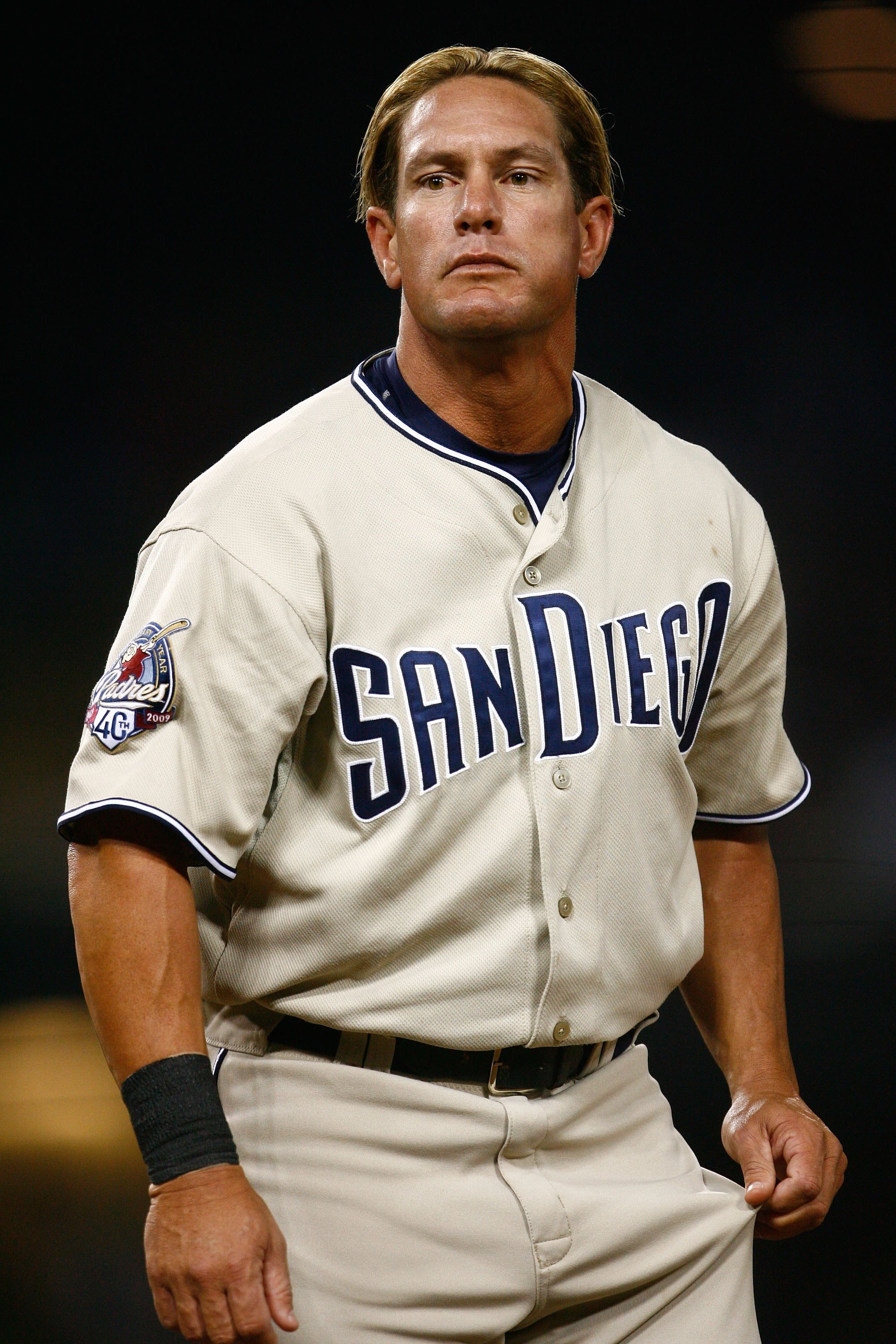 LOS ANGELES, CA - JUNE 09:  Brian Giles #24 of the San Diego Padres fields against the Los Angeles Dodgers at Dodger Stadium on June 9, 2009 in Los Angeles, California.  (Photo by Jeff Gross/Getty Images)