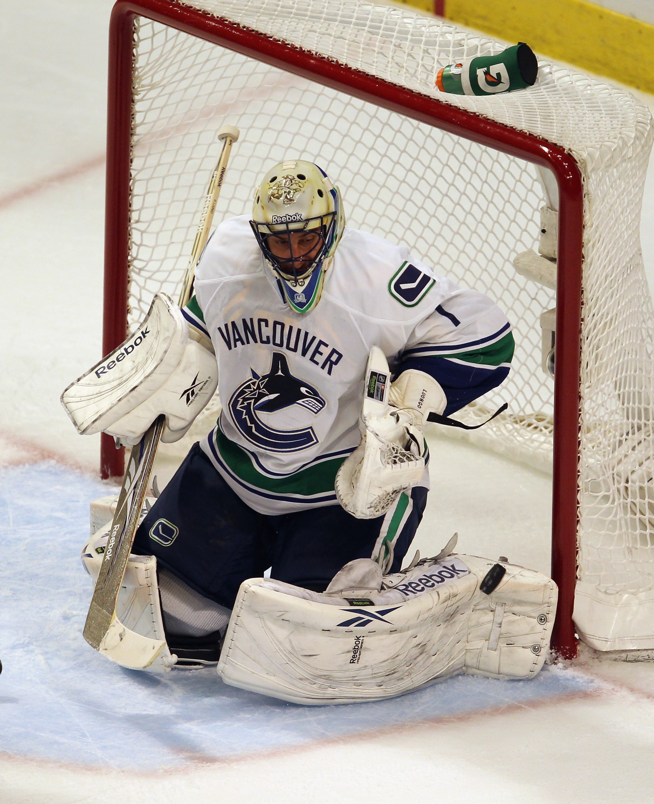 CHICAGO, IL - APRIL 17: Roberto Luongo #1 of the Vancouver Canucks makes a save against the Chicago Blackhawks in Game Three of the Western Conference Quarterfinals during the 2011 NHL Stanley Cup Playoffs at the United Center on April 17, 2011 in Chicago