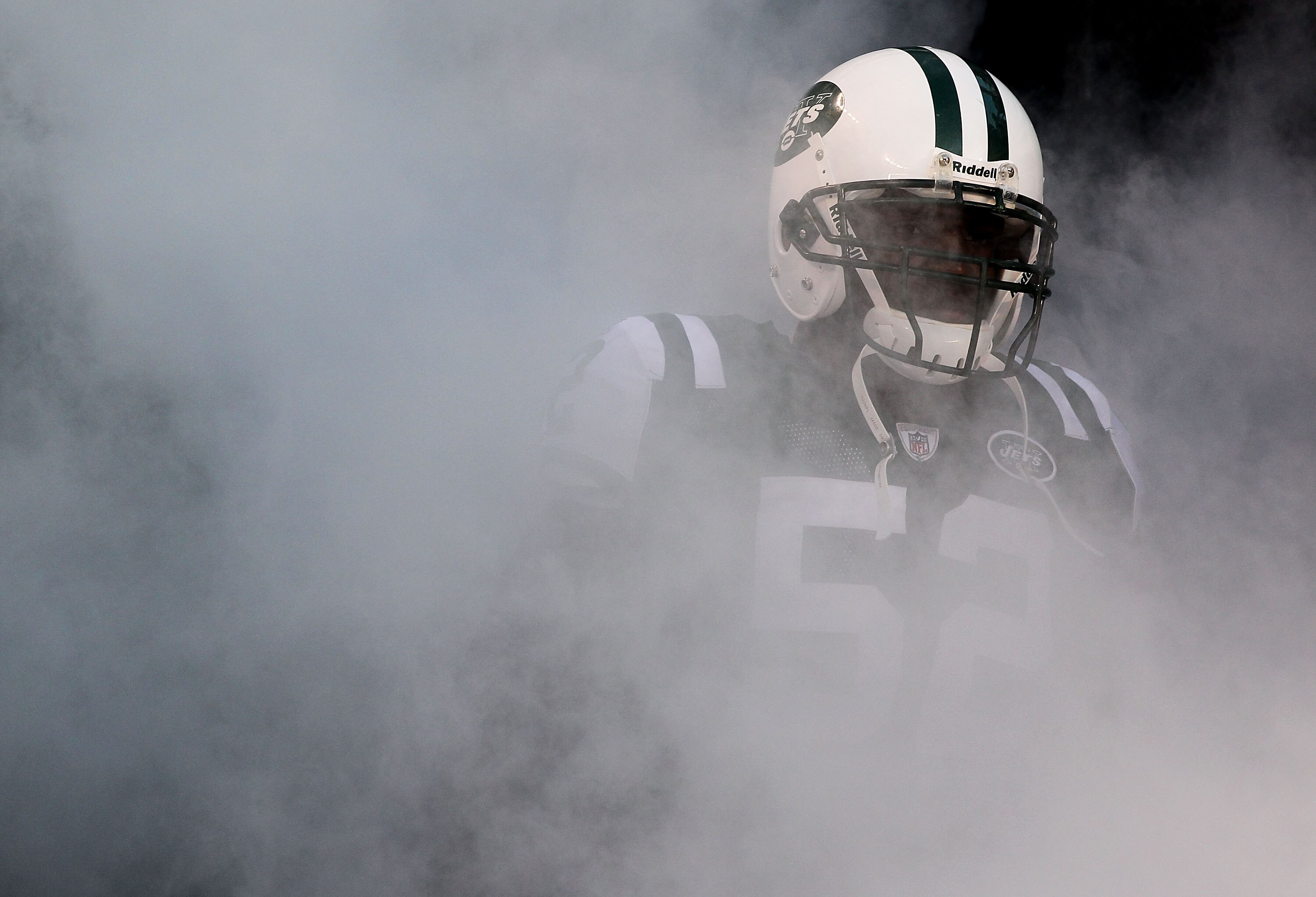 EAST RUTHERFORD, NJ - AUGUST 27:  David Harris #52 of the New York Jets is introduced against the Washington Redskins  during their preseason game on August 27, 2010 at the New Meadowlands Stadium  in East Rutherford, New Jersey.  (Photo by Al Bello/Getty