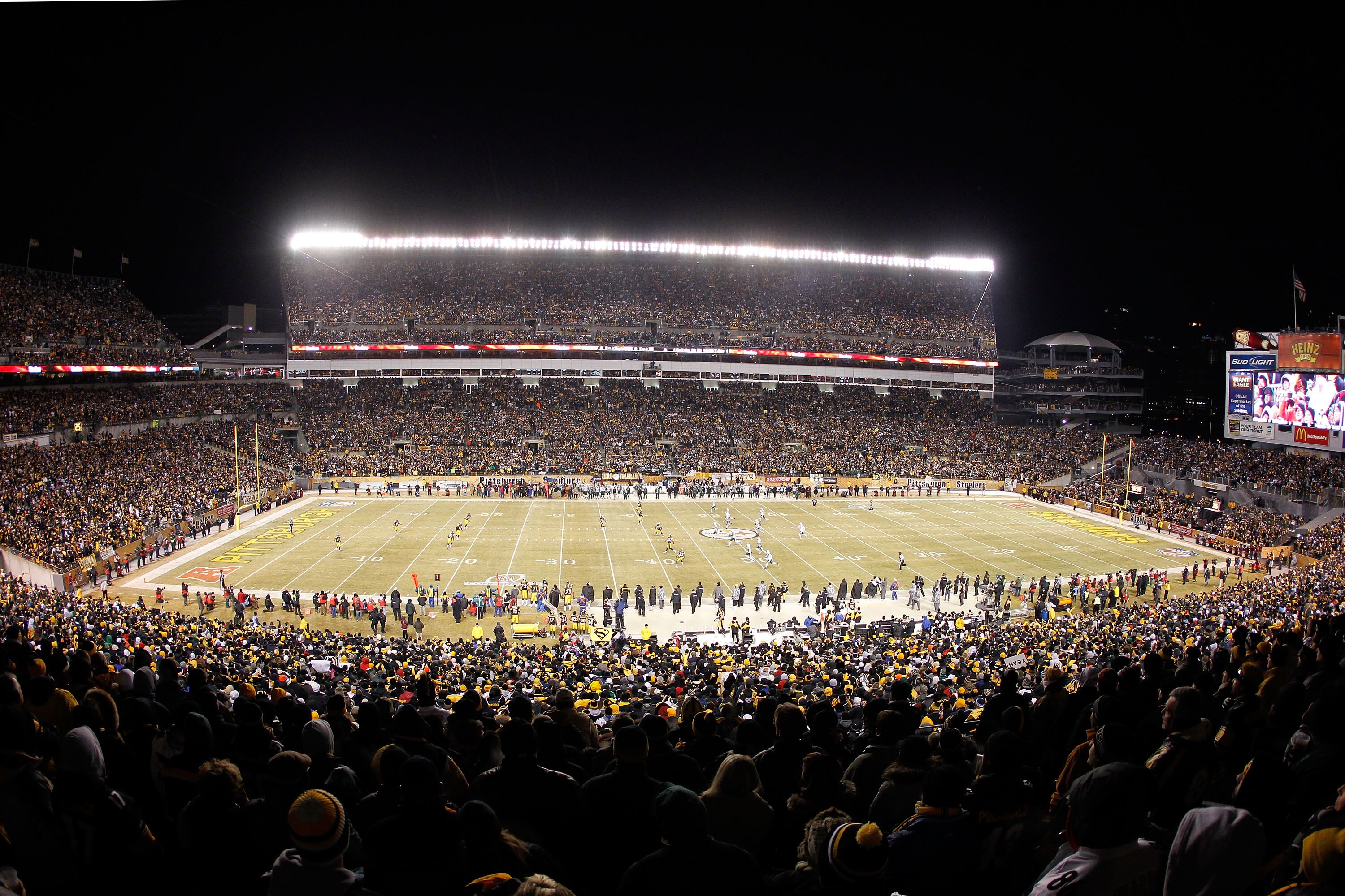 PITTSBURGH, PA - JANUARY 23:  A general view of the New York Jets kicking the opening kickoff to the Pittsburgh Steelers during the 2011 AFC Championship game at Heinz Field on January 23, 2011 in Pittsburgh, Pennsylvania.  (Photo by Gregory Shamus/Getty