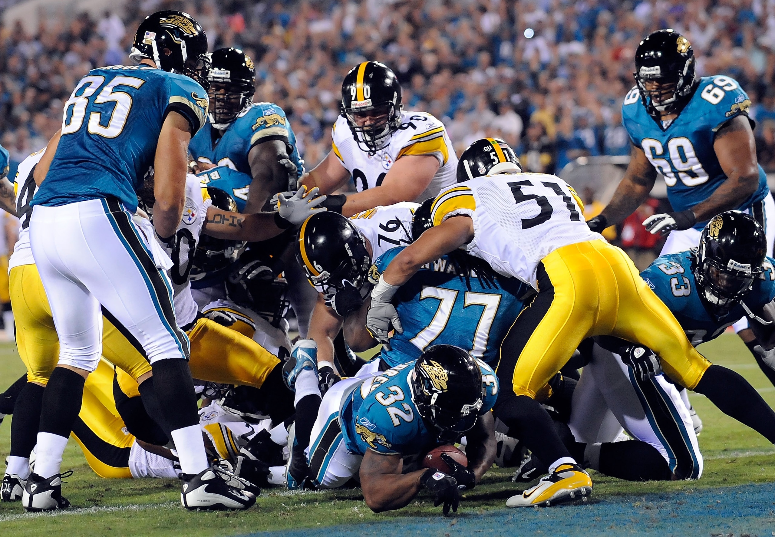 JACKSONVILLE, FL - OCTOBER 05: Maurice Jones-Drew #32 of the Jacksonville Jaguars scores a touchdown in a game against the Pittsburgh Steelers at Jacksonville Municipal Stadium on October 5, 2008 in Jacksonville, Florida. (Photo by Sam Greenwood/Getty I JACKSONVILLE, FL - OCTOBER 05: Maurice Jones-Drew #32 of the Jacksonville Jaguars scores a touchdown in a game against the Pittsburgh Steelers at Jacksonville Municipal Stadium on October 5, 2008 in Jacksonville, Florida. (Photo by Sam Greenwood/Getty I