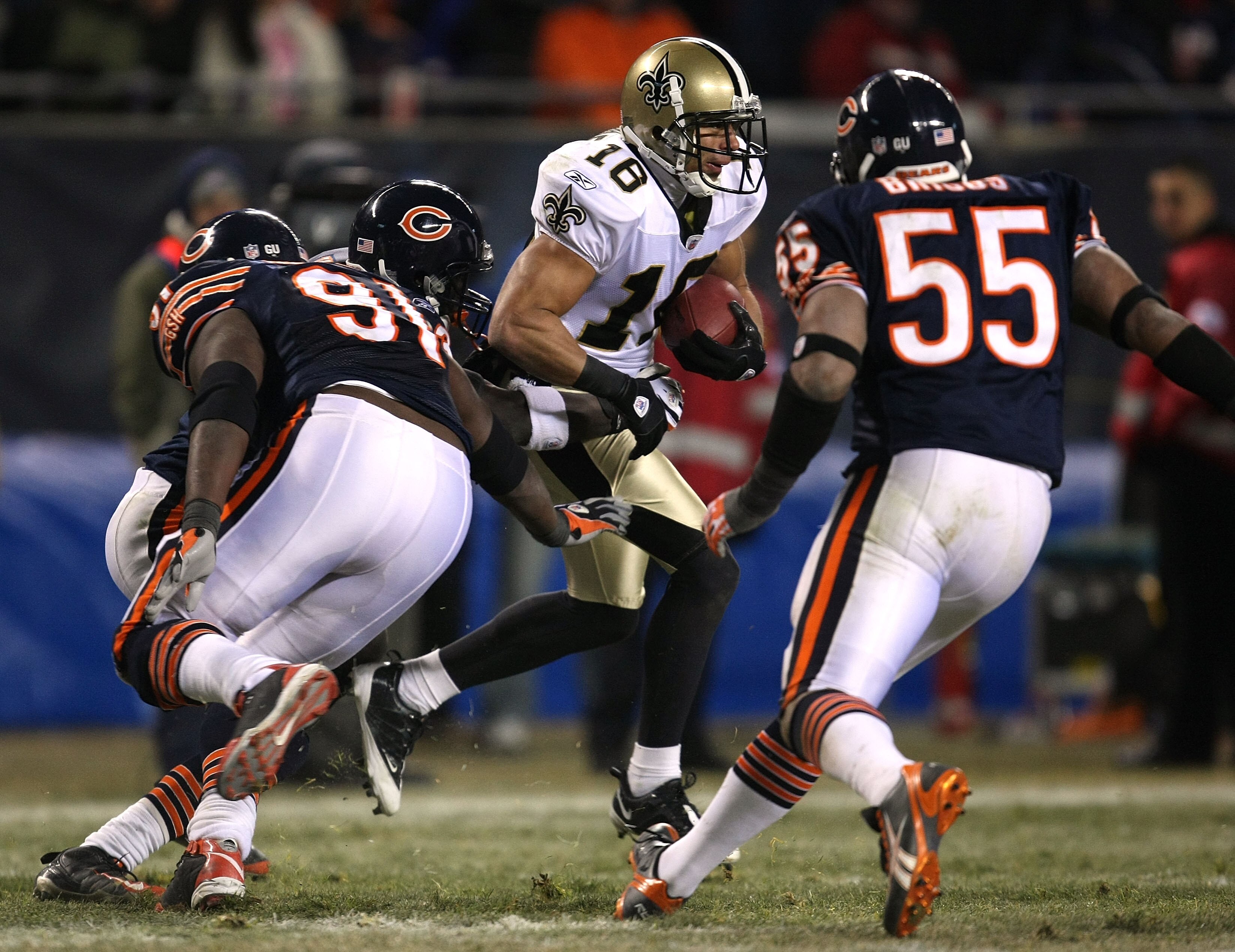 CHICAGO - DECEMBER 11:  Lance Moore #16 of the New Orleans Saints runs with the ball against Tommie Harris #91 and Lance Briggs #55 of the Chicago Bears at Soldier Field on December 11, 2008 in Chicago, Illinois.  (Photo by Jonathan Daniel/Getty Images)
