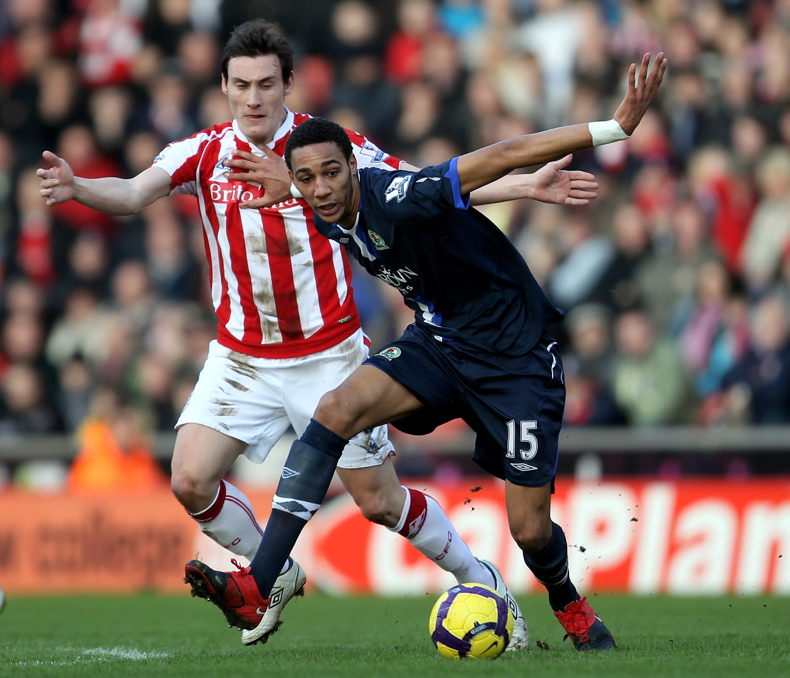 STOKE ON TRENT, ENGLAND - FEBRUARY 06:  Steven N'Zonzi of Blackburn Rovers holds off a challenge from Dean Whitehead of Stoke City during the Barclays Premier League match between Stoke City and Blackburn Rovers at Britannia Stadium on February 6, 2010 in