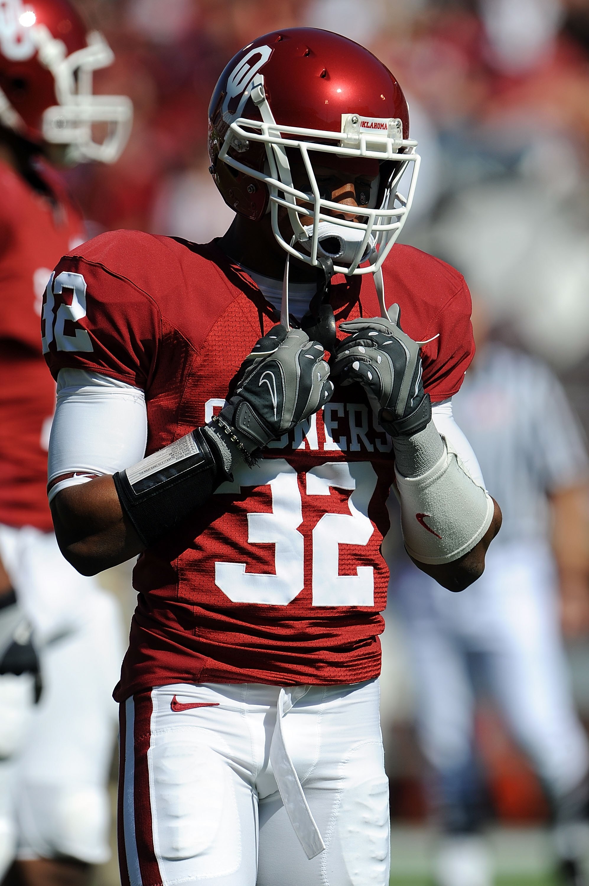 NORMAN, OK - OCTOBER 18:  Defensive back Jamell Fleming #32 of the Oklahoma Sooners during play against the Kansas Jayhawks at Memorial Stadium on October 18, 2008 in Norman, Oklahoma.  (Photo by Ronald Martinez/Getty Images)