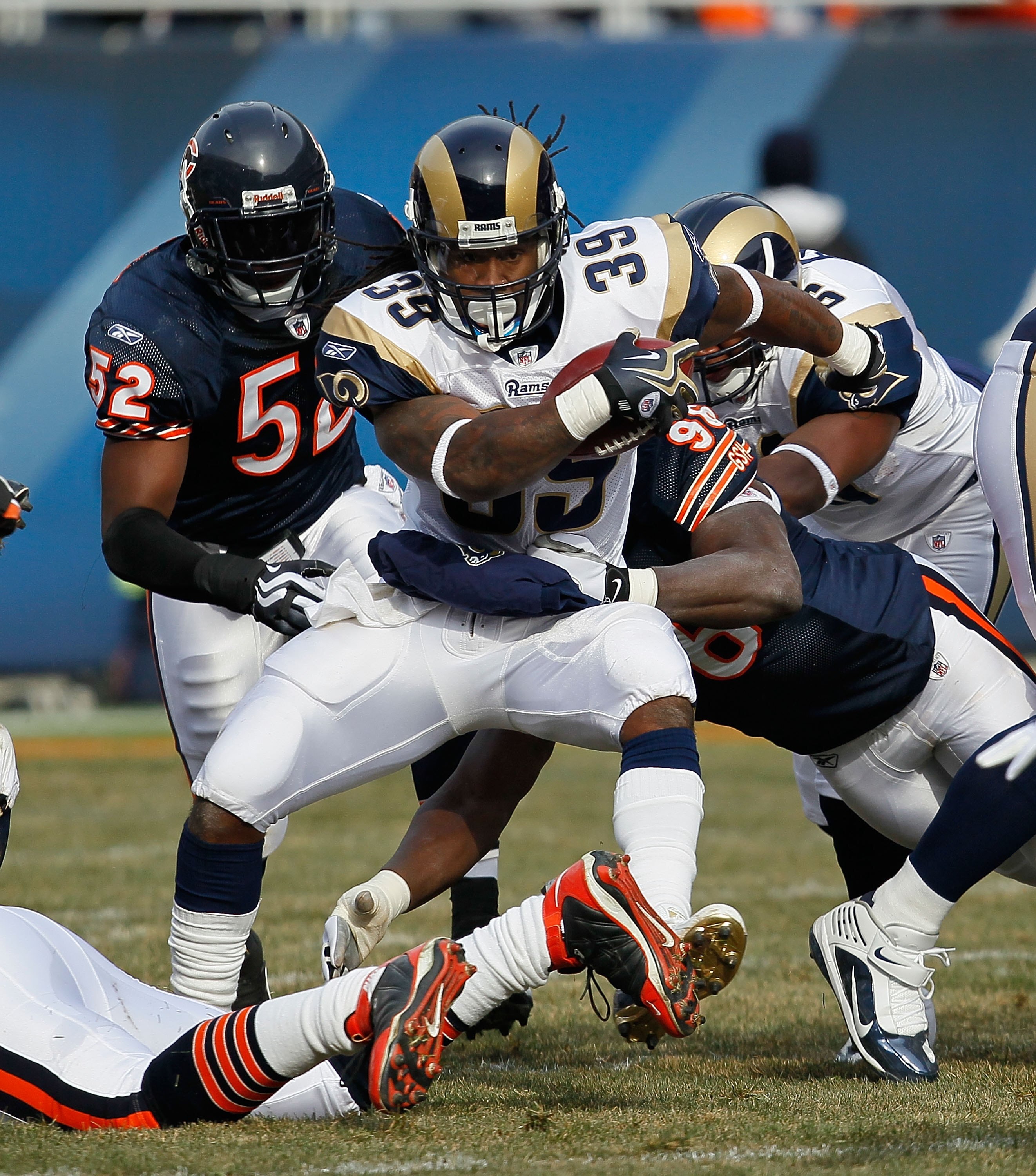 CHICAGO - DECEMBER 06: Steven Jackson #39  of the St. Louis Rams runs against the Chicago Bears at Soldier Field on December 6, 2009 in Chicago, Illinois. The Bears defeated the Rams 17-9. (Photo by Jonathan Daniel/Getty Images)