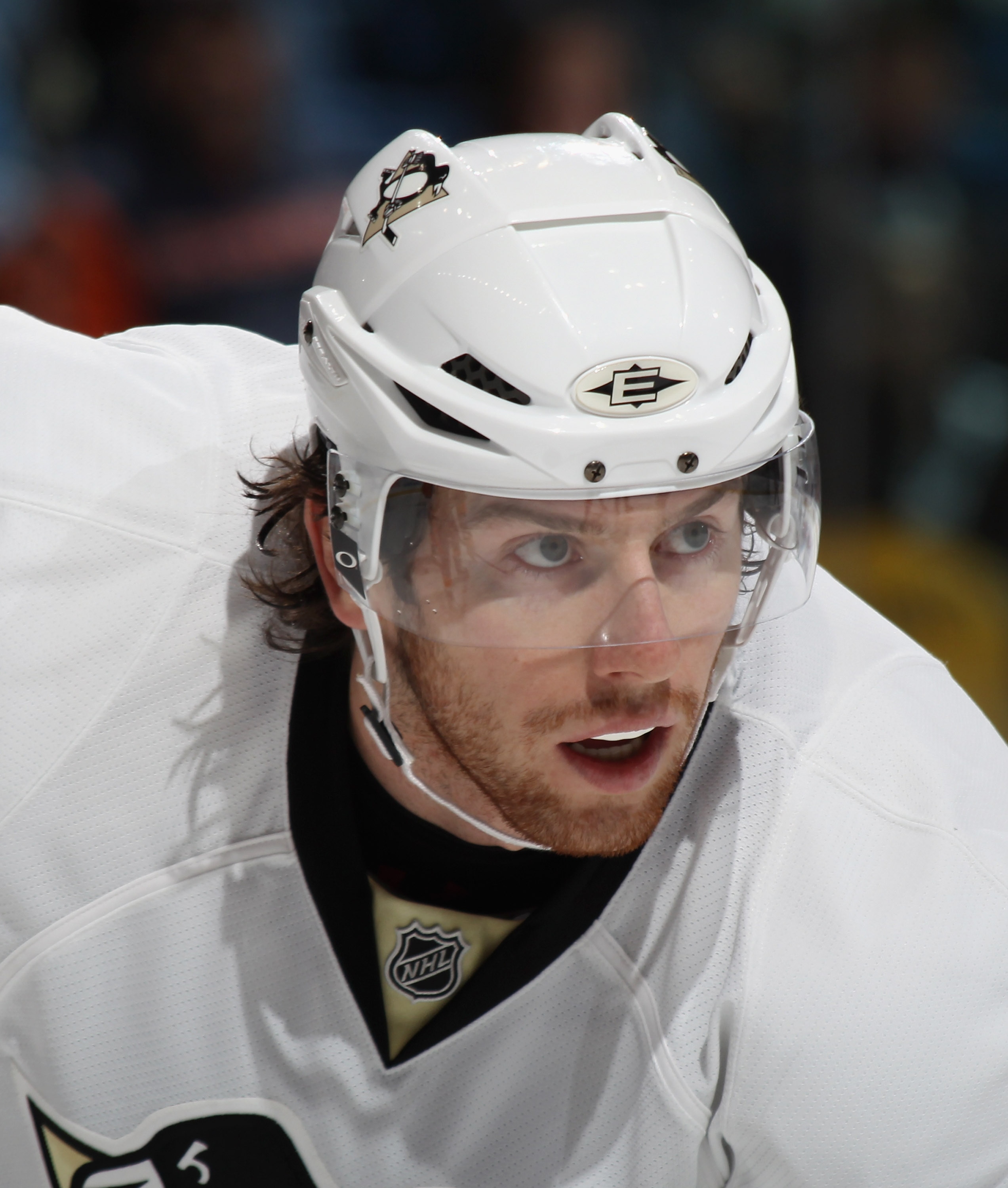 UNIONDALE, NY - APRIL 08: James Neal #18 of the Pittsburgh Penguins skates against the New York Islanders at the Nassau Coliseum on April 8, 2011 in Uniondale, New York.  (Photo by Bruce Bennett/Getty Images)