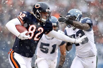 CHICAGO, IL - JANUARY 16:  Tight end Greg Olsen #82 of the Chicago Bears runs after a catch for 33-yards against the Seattle Seahawks in the first quarter of the 2011 NFC divisional playoff game at Soldier Field on January 16, 2011 in Chicago, Illinois.