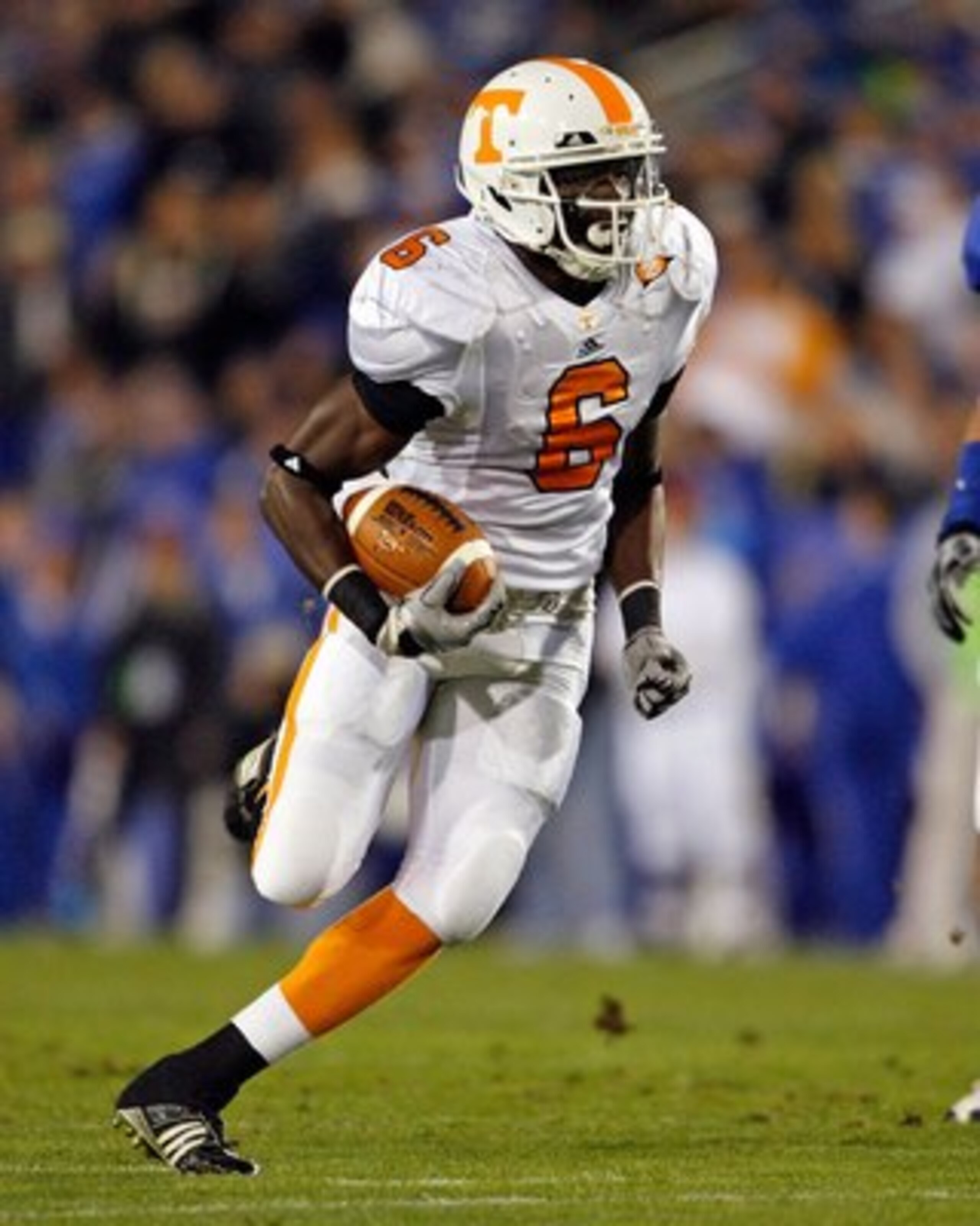 LEXINGTON, KY - NOVEMBER 28:  Denarius Moore #6  of the Tennessee Volunteers runs with the ball during the SEC game against the Kentucky Wildcats at Commonwealth Stadium on November 28, 2009 in Lexington, Kentucky.  (Photo by Andy Lyons/Getty Images)