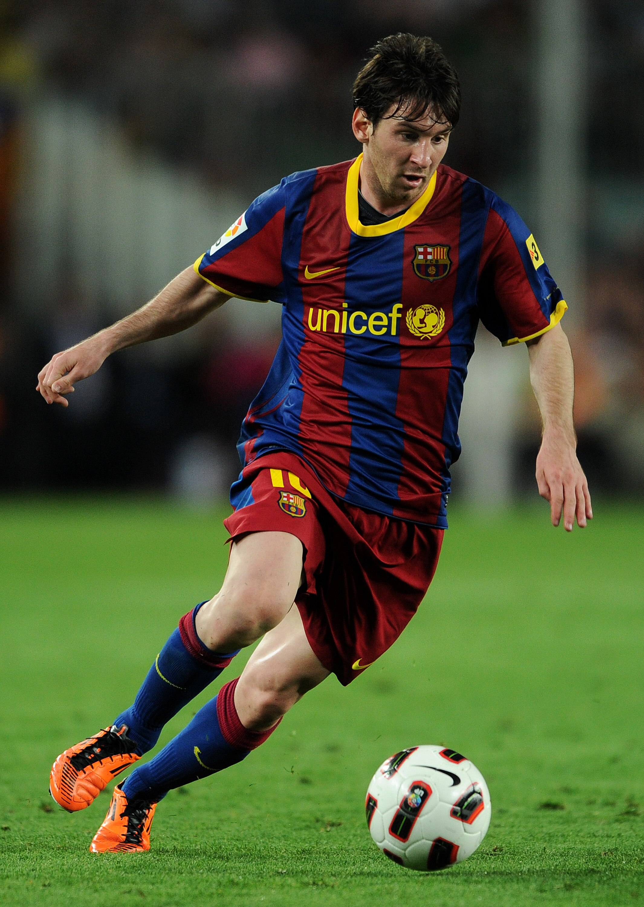 BARCELONA, SPAIN - APRIL 09:  Lionel Messi of Barcelona runs with the ball during the la Liga match between FC Barcelona and UD Almeria at the Camp Nou stadium on April 9, 2011 in Barcelona, Spain.  (Photo by Jasper Juinen/Getty Images)