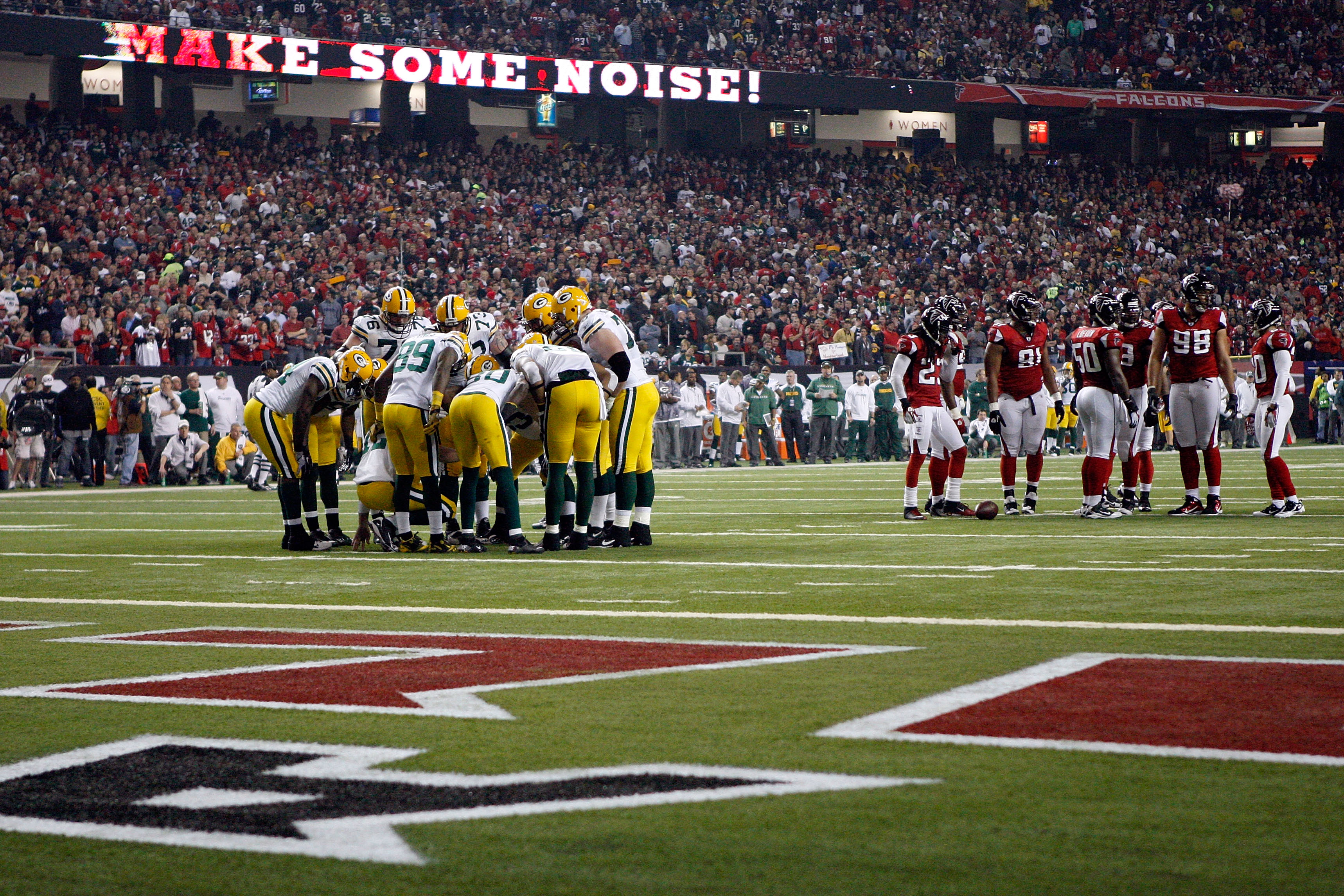 ATLANTA, GA - JANUARY 15:  The Green Bay Packers offense huddles up against the Atlanta Falcons defense during their 2011 NFC divisional playoff game at Georgia Dome on January 15, 2011 in Atlanta, Georgia.  (Photo by Streeter Lecka/Getty Images)