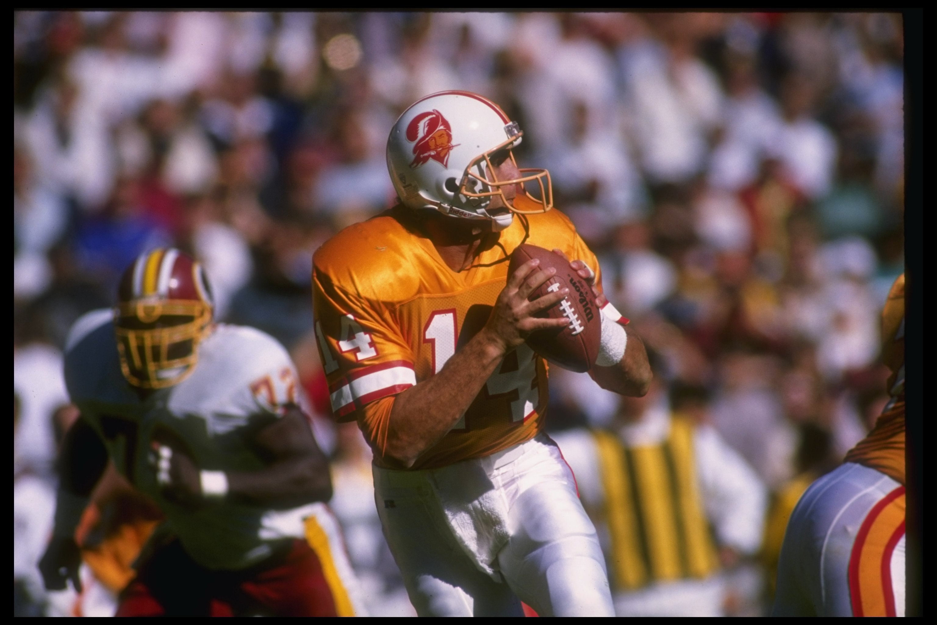 22 Oct 1989:  Quarterback Vinny Testaverde of the Tampa Bay Buccaneers looks to pass the ball during a game against the Washington Redskins at Tampa Stadium in Tampa, Florida.  The Redskins won the game, 32-28. Mandatory Credit: Doug Pensinger  /Allsport