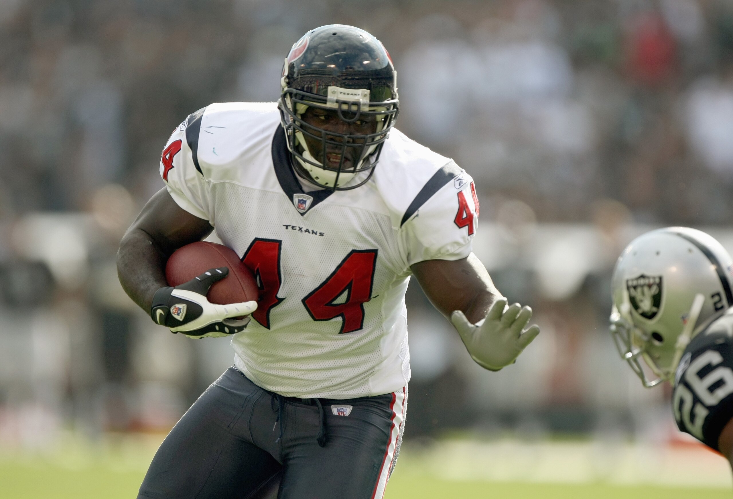 OAKLAND, CA - NOVEMBER 4: Vonta Leach #44 of the Houston Texans carries the ball during the game against the Oakland Raiders at McAfee Coliseum November 4, 2007 in Oakland, California. (Photo by Jed Jacobsohn/Getty Images)