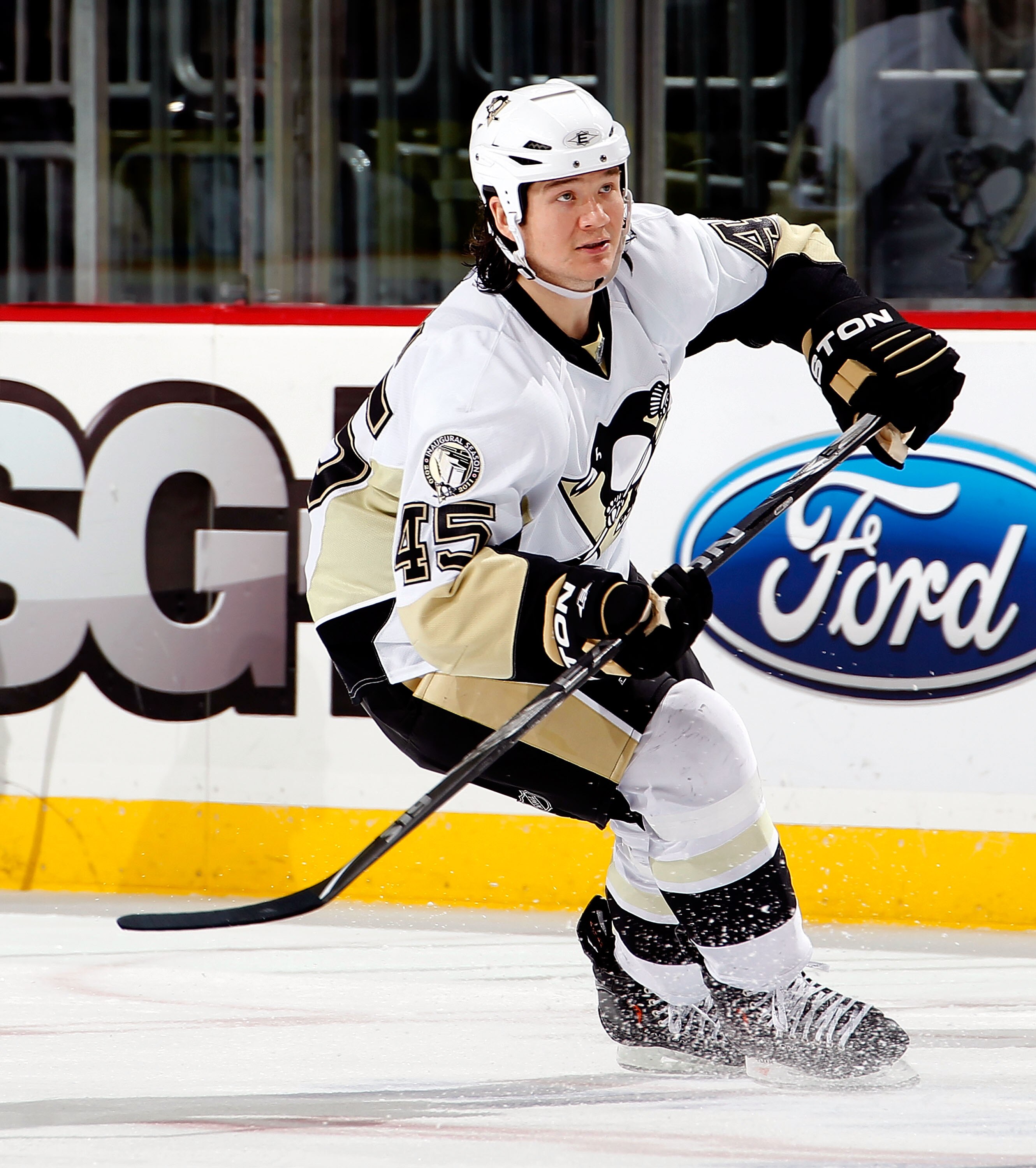 NEWARK, NJ - JANUARY 20:  Arron Asham #45 of the Pittsburgh Penguins skates during an NHL hockey game against the New Jersey Devils at the Prudential Center on January 20, 2011 in Newark, New Jersey.  (Photo by Paul Bereswill/Getty Images)
