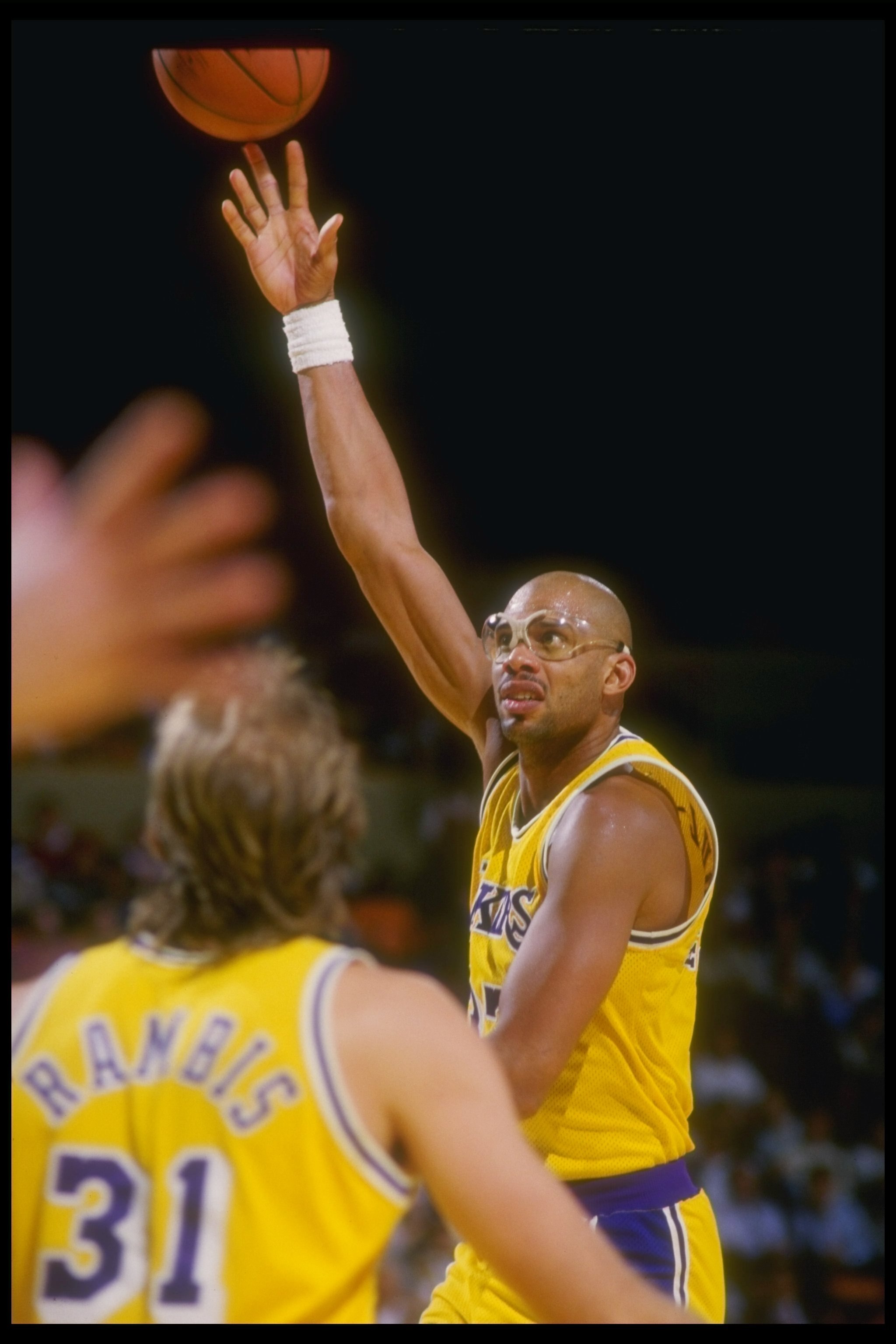 Nov 1987:  Center Kareem Abdul-Jabbar of the Los Angeles Lakers shoots the ball during a game against the Portland Trailblazers at the Great Western Forum in Inglewood, California. Mandatory Credit: Mike Powell  /Allsport