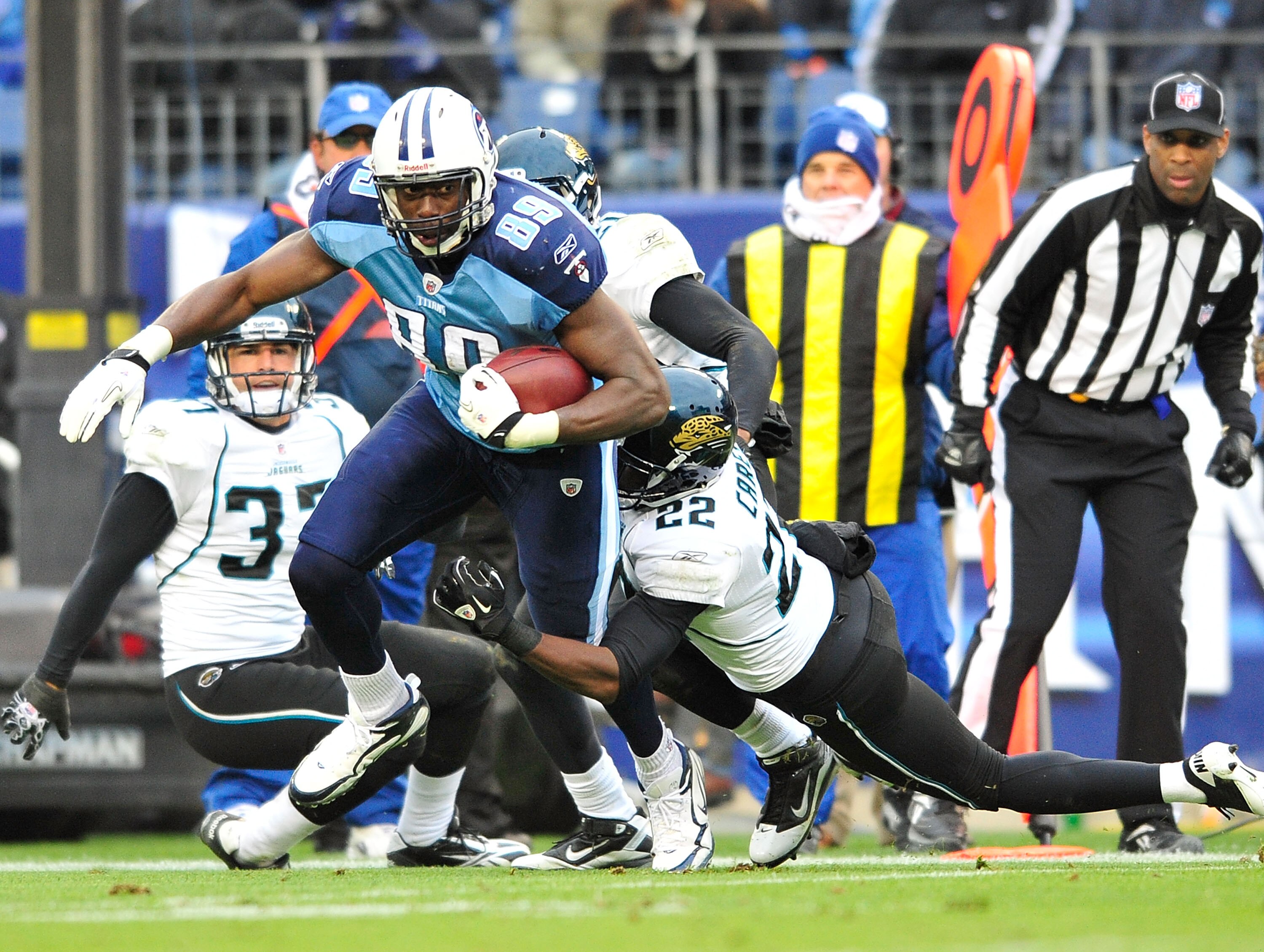 NASHVILLE, TN - DECEMBER 05:  Jared Cook #89 of the Tennessee Titans makes a catch as Don Carey #22 of the Jacksonville Jaguars defends at LP Field on December 5, 2010 in Nashville, Tennessee. The Jaguars won 17-6.  (Photo by Grant Halverson/Getty Images)