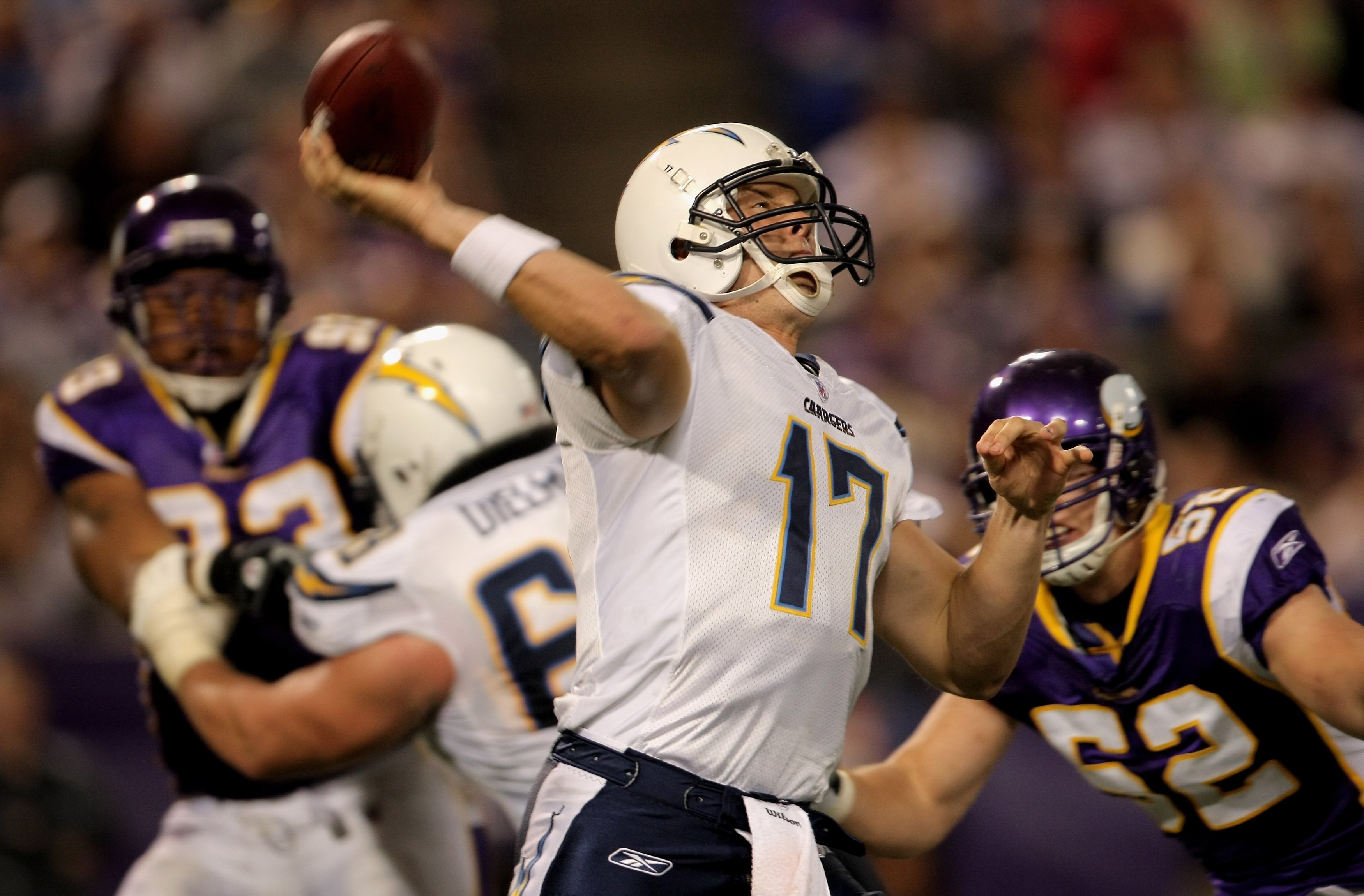 MINNEAPOLIS, MN - NOVEMBER 04:  Quarterback Philip Rivers #17 the San Diego Chargers delivers a pass against the Minnesota Vikings at the Hubert H. Humphrey Metrodome on November 4, 2007 in Minneapolis, Minnesota. The Vikings defeated the Chargers 35-17.