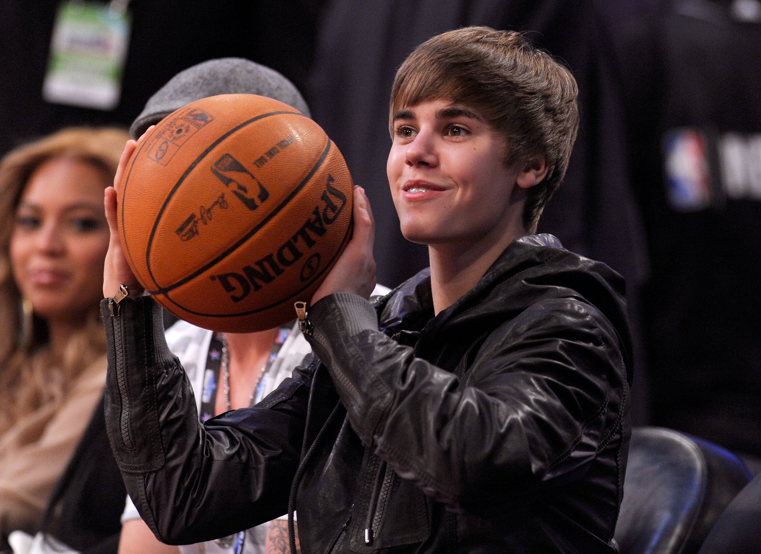 LOS ANGELES, CA - FEBRUARY 20:  Singer Justin Bieber sits in the audience during the 2011 NBA All-Star game at Staples Center on February 20, 2011 in Los Angeles, California. NOTE TO USER: User expressly acknowledges and agrees that, by downloading and or