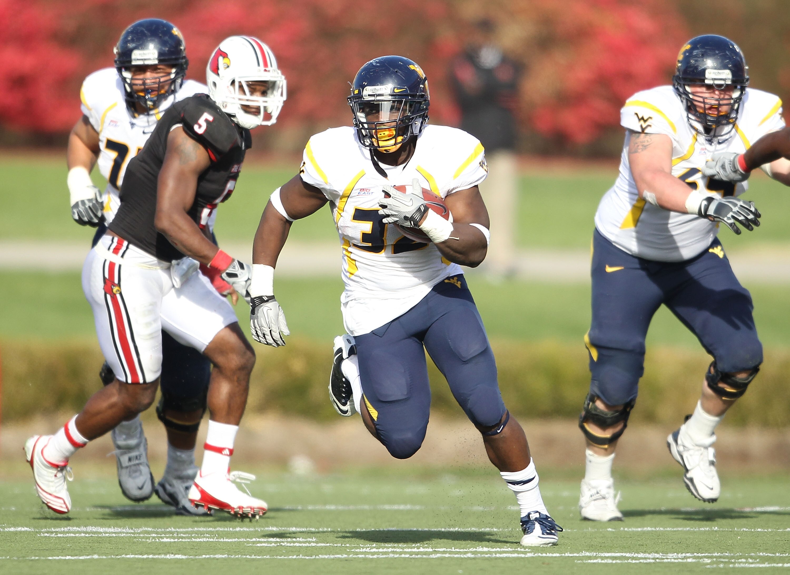 LOUISVILLE, KY - NOVEMBER 20:  Ryan Clarke #32 of the West Virginia Mountaineers runs with the ball during the Big East Conference game against the Louisville Cardinals at Papa John's Cardinal Stadium on November 20, 2010 in Louisville, Kentucky.  (Photo