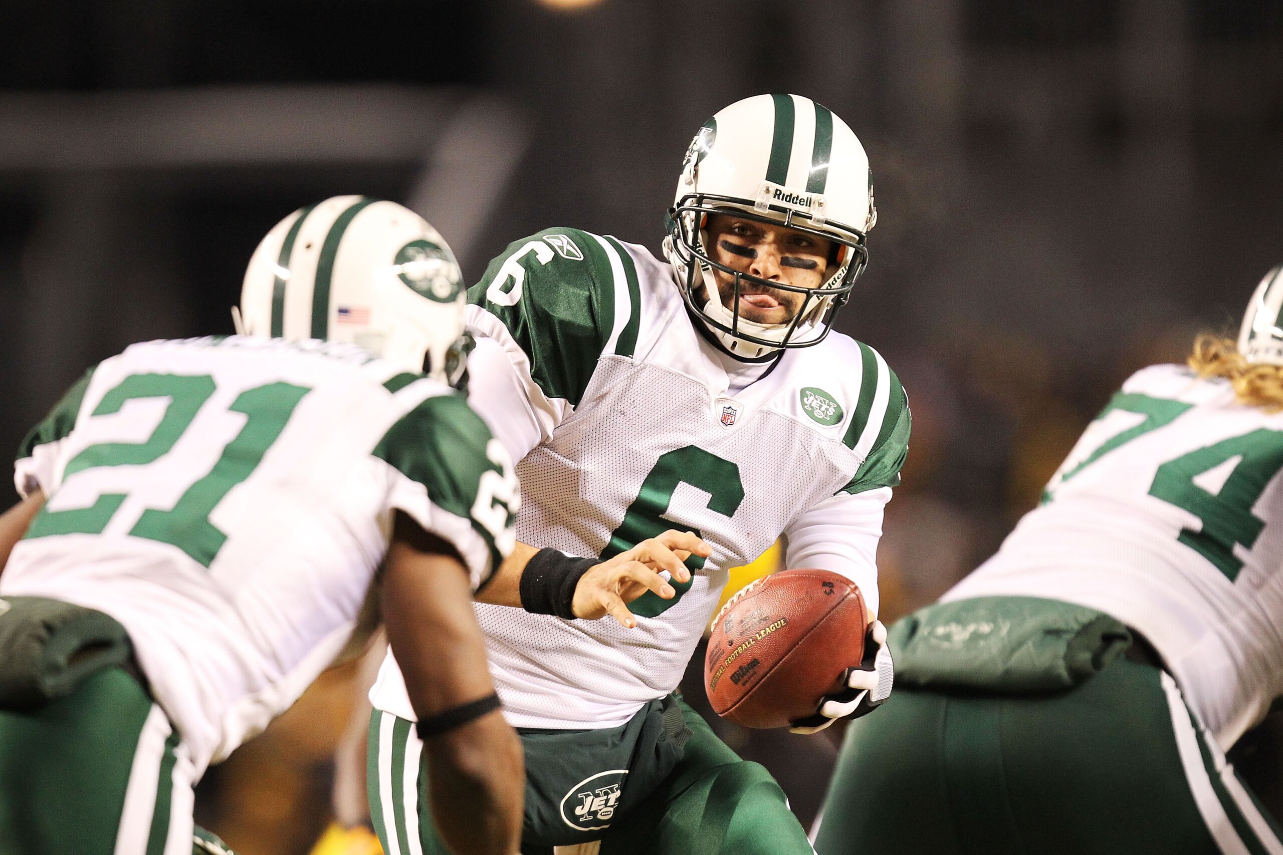PITTSBURGH, PA - JANUARY 23:  Mark Sanchez #6 of the New York Jets drops back during their 19 to 24 loss to the Pittsburgh Steelers in the 2011 AFC Championship game at Heinz Field on January 23, 2011 in Pittsburgh, Pennsylvania.  (Photo by Ronald Martine
