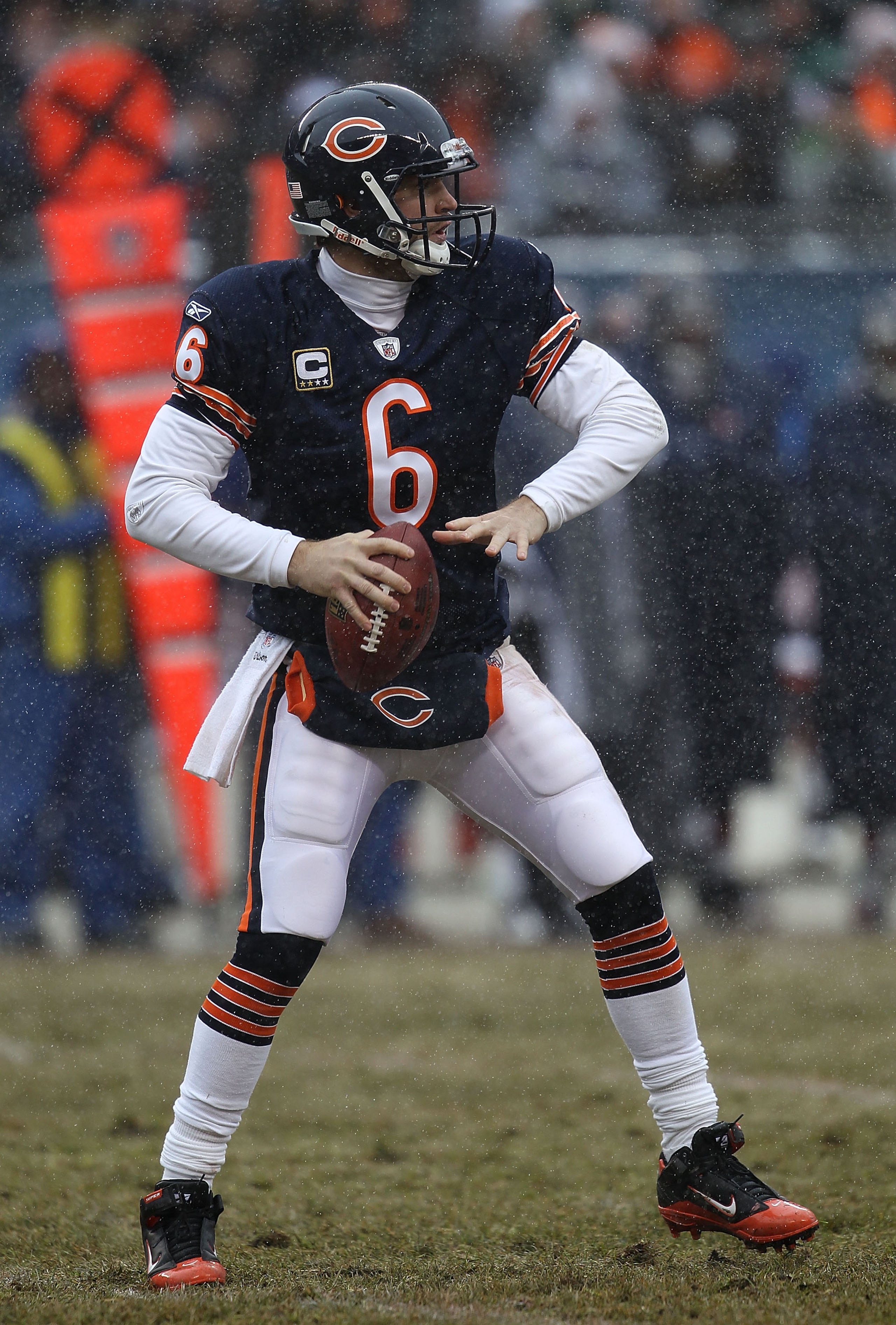 CHICAGO, IL - DECEMBER 26: Jay Cutler #6 of the Chicago Bears throws a pass against the New York Jets at Soldier Field on December 26, 2010 in Chicago, Illinois. The Bears defeated the Jets 38-34. (Photo by Jonathan Daniel/Getty Images) CHICAGO, IL - DECEMBER 26: Jay Cutler #6 of the Chicago Bears throws a pass against the New York Jets at Soldier Field on December 26, 2010 in Chicago, Illinois. The Bears defeated the Jets 38-34. (Photo by Jonathan Daniel/Getty Images)