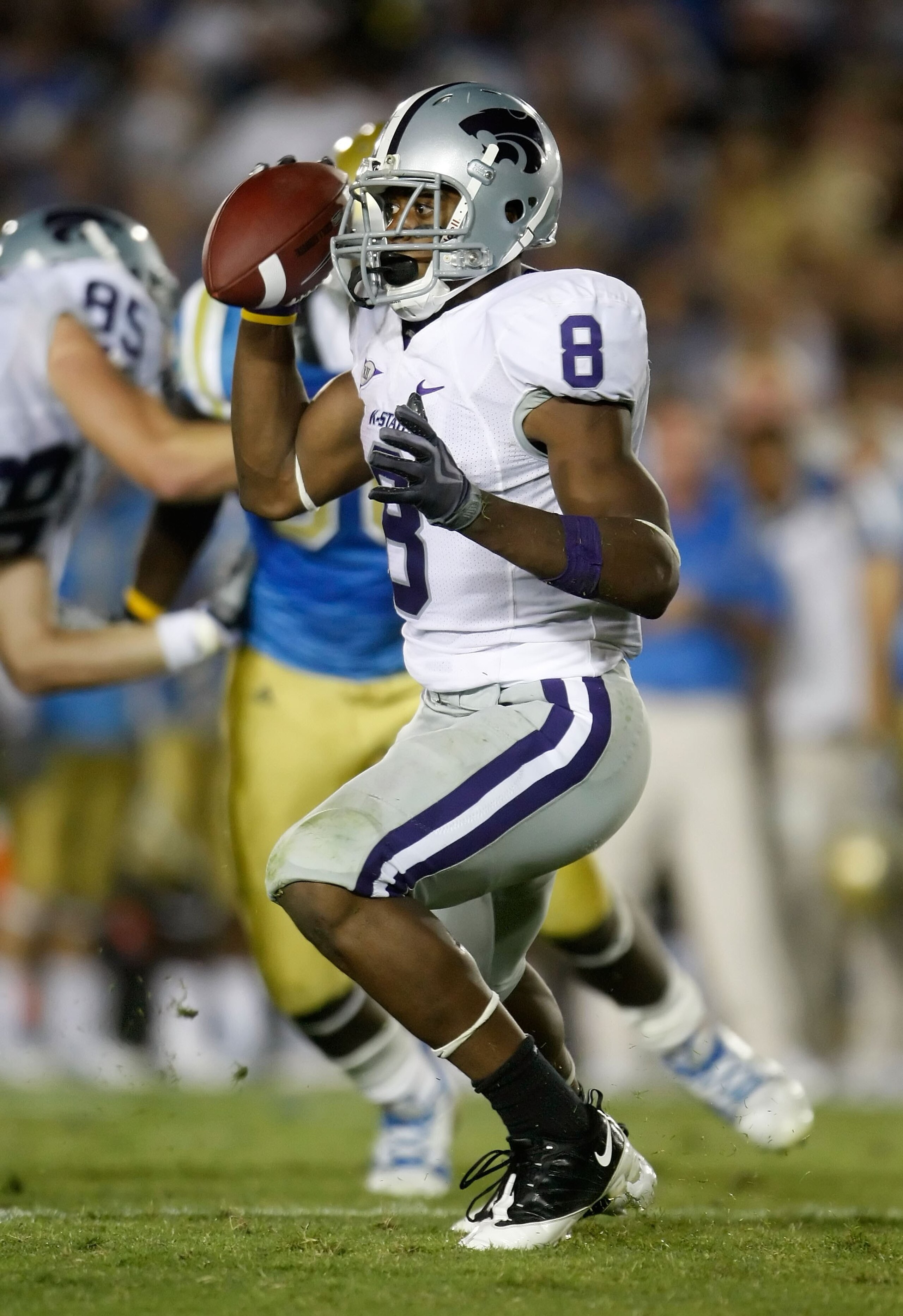PASADENA, CA - SEPTEMBER 19: Runningback Daniel Thomas #8 of the Kansas State Wildcats carries the ball against the UCLA Bruins at the Rose Bowl on September 19, 2009 in Pasadena, California. UCLA defeated Kansas State 23-9. (Photo by Jeff Gross/Getty I PASADENA, CA - SEPTEMBER 19: Runningback Daniel Thomas #8 of the Kansas State Wildcats carries the ball against the UCLA Bruins at the Rose Bowl on September 19, 2009 in Pasadena, California. UCLA defeated Kansas State 23-9. (Photo by Jeff Gross/Getty I