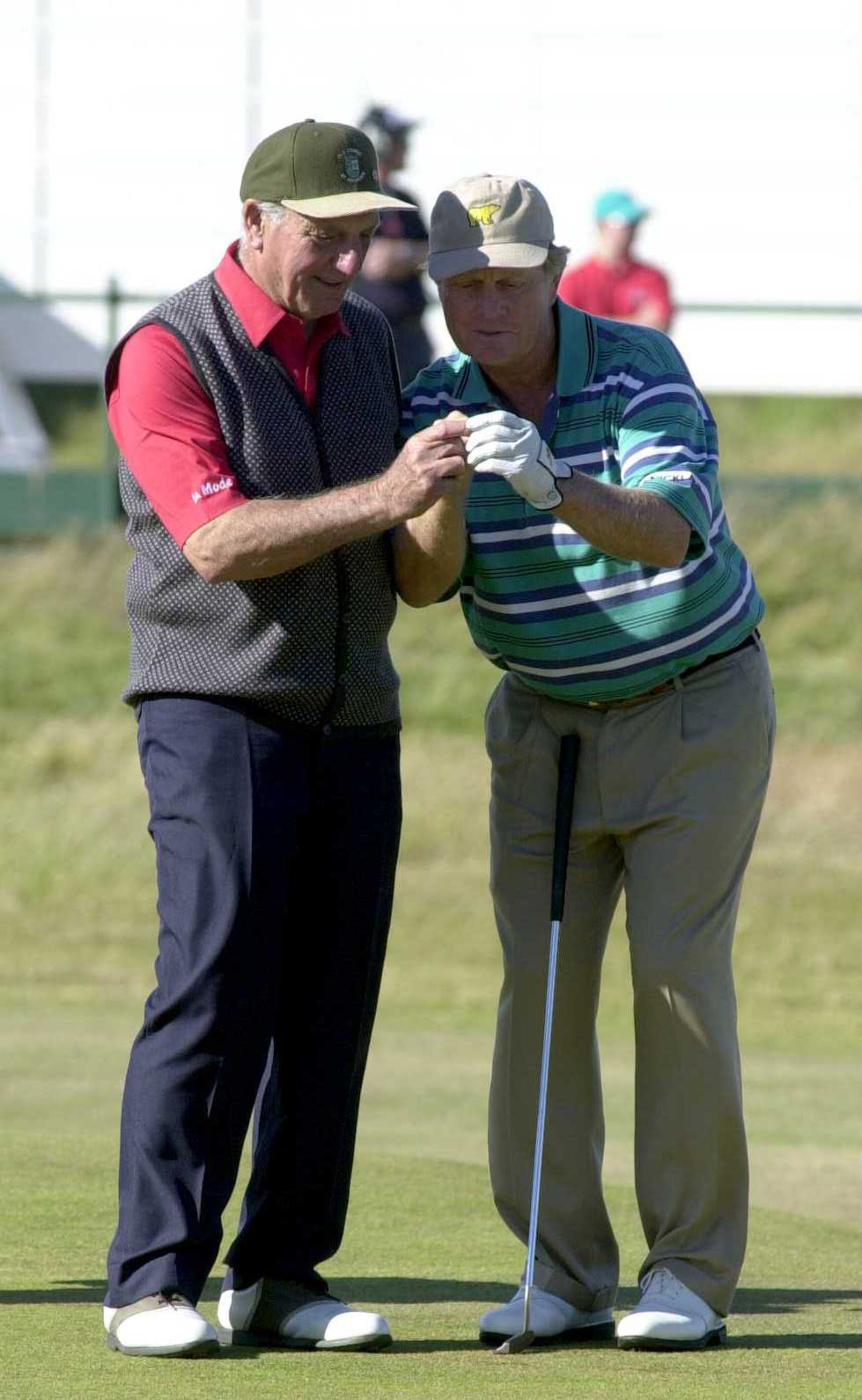 19 Jul 2000:  Jack Nicklaus with Roberto de Vicenzo during the Champions Challenge round at the 2000 British Open golf Championship  at the Old Course, St Andrews, Scotland.+++DIGITAL IMAGE+++ Mandatory Credit:  Harry How/ALLSPORT