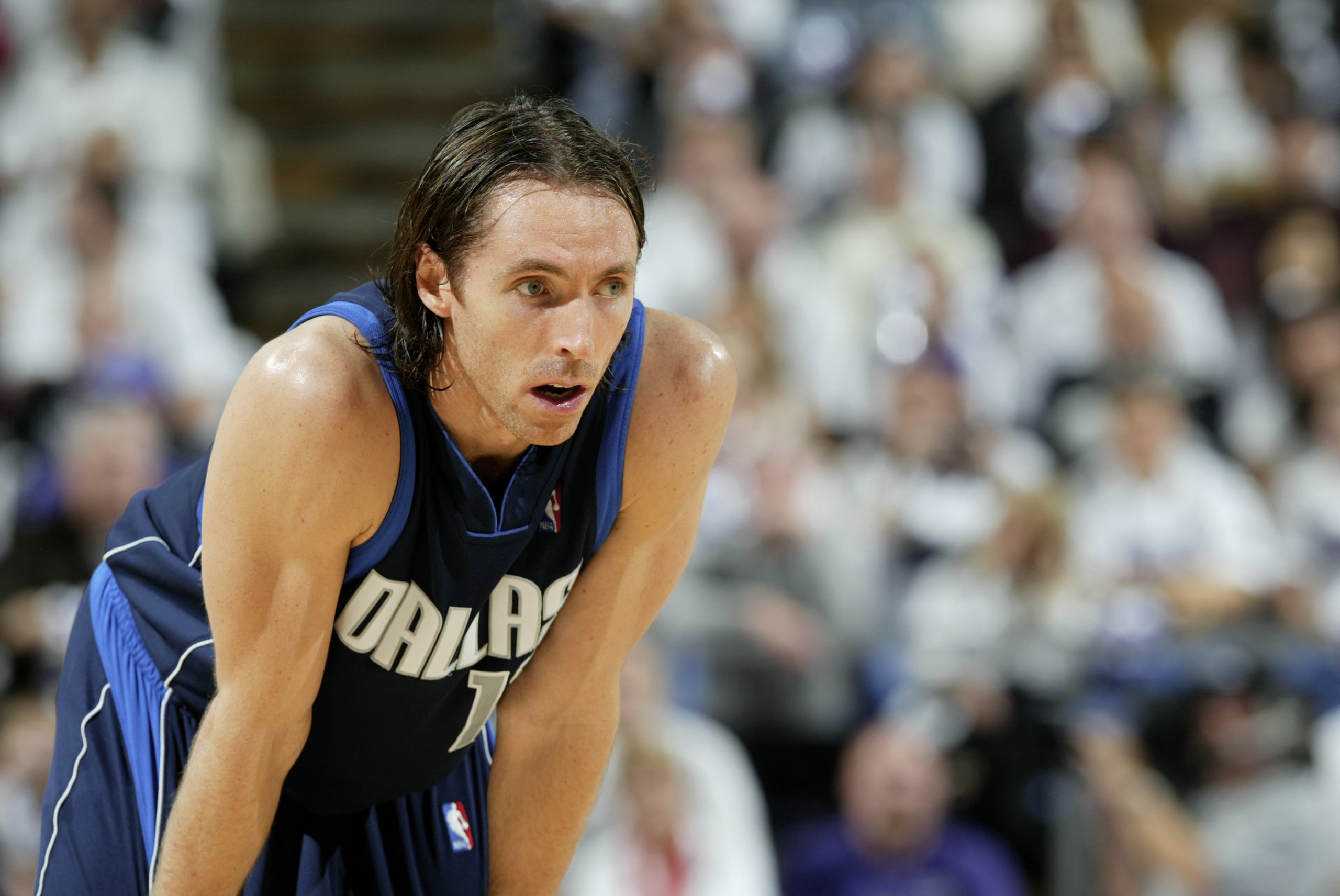 SACRAMENTO, CA - DECEMBER 25: Steve Nash #13 of the Dallas Mavericks looks on against the Sacramento Kings during the game on December 25, 2003 at Arco Arena in Sacramento, California. The Mavericks won 111-103. NOTE TO USER: User expressly acknowledge SACRAMENTO, CA - DECEMBER 25: Steve Nash #13 of the Dallas Mavericks looks on against the Sacramento Kings during the game on December 25, 2003 at Arco Arena in Sacramento, California. The Mavericks won 111-103. NOTE TO USER: User expressly acknowledge