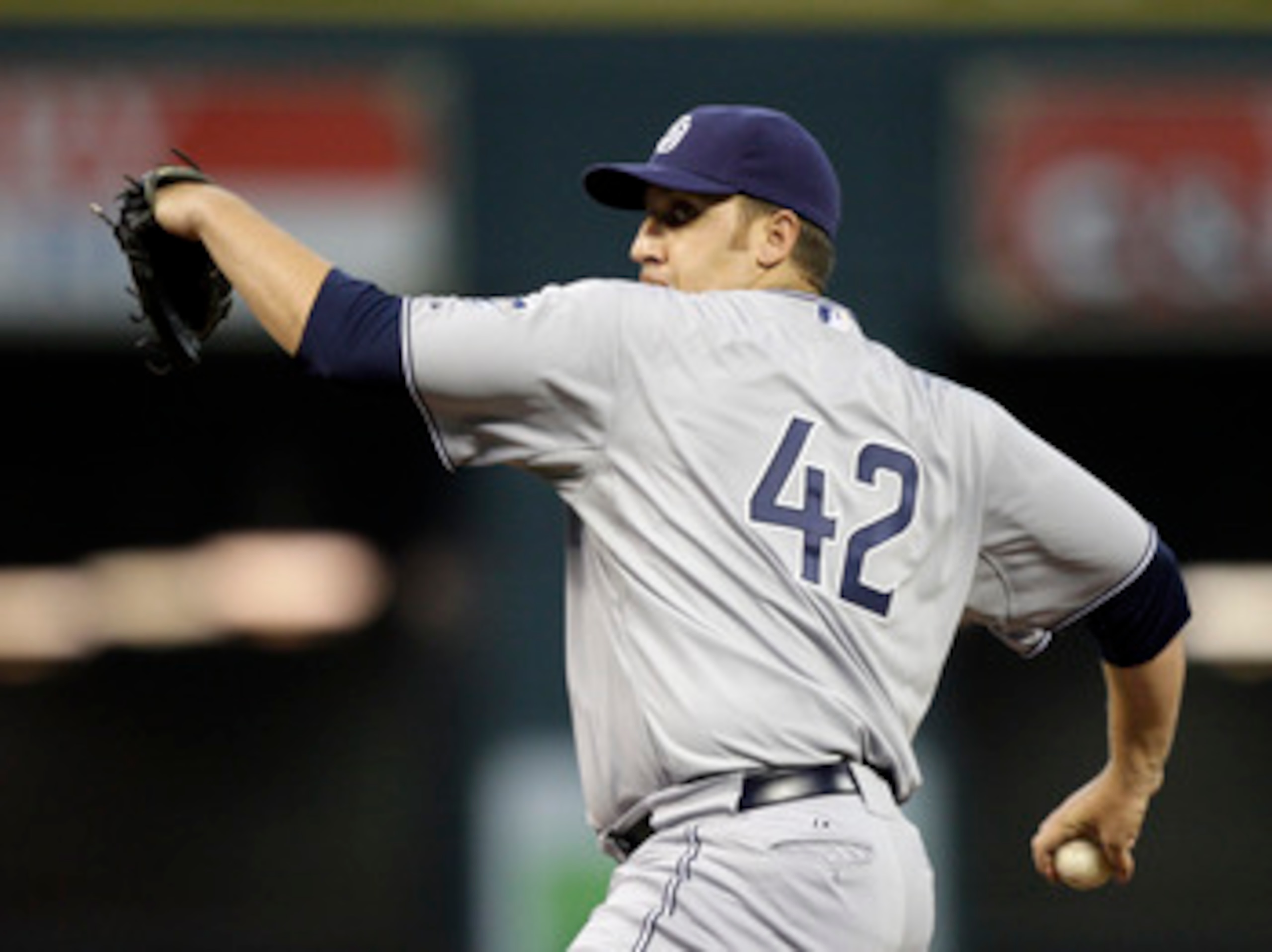 HOUSTON - APRIL 15:  Pitcher Aaron Harang #41 of the San Diego Padres throws against the Houston Astros at Minute Maid Park on April 15, 2011 in Houston, Texas.  (Photo by Bob Levey/Getty Images)