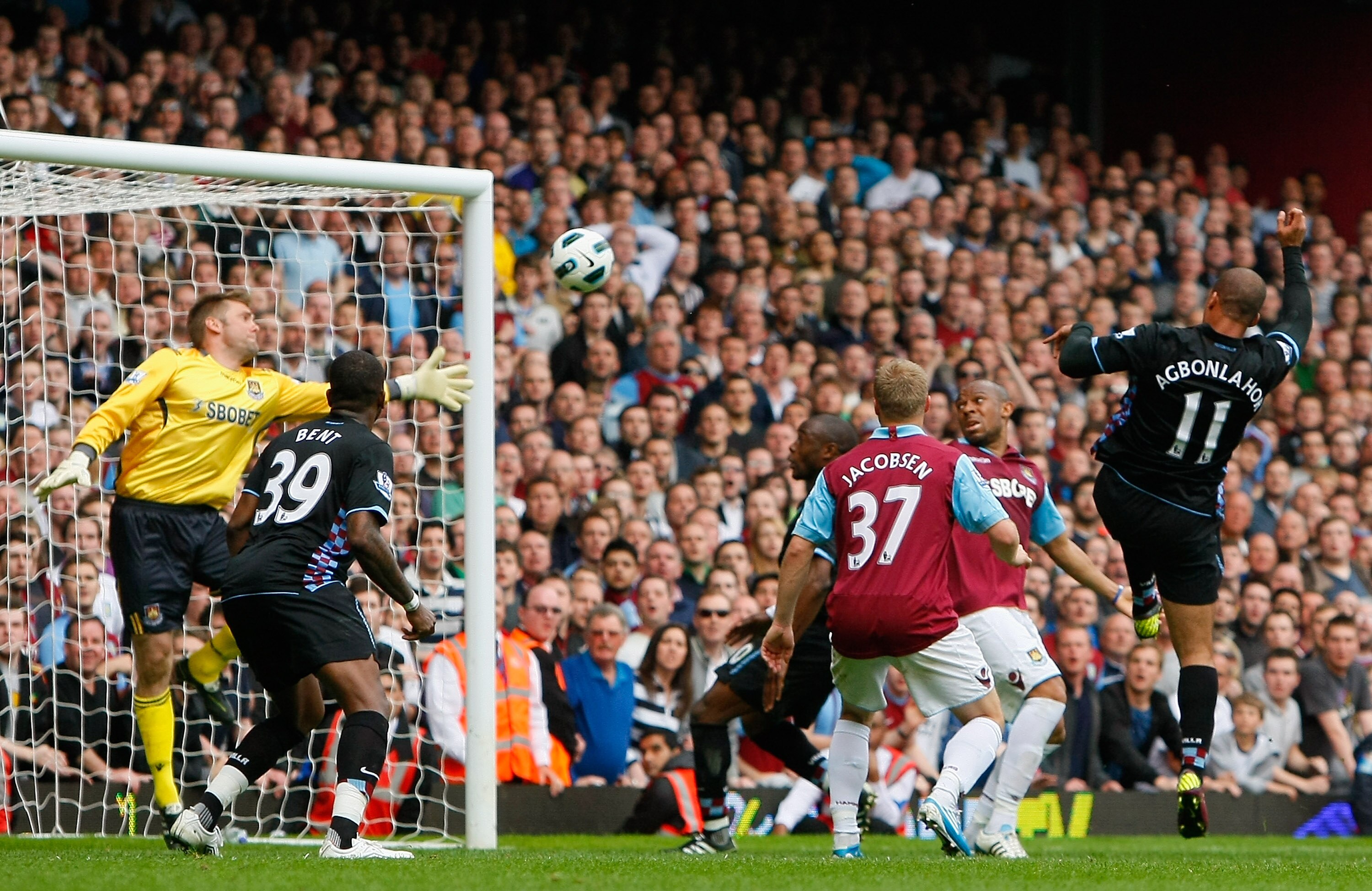 LONDON, ENGLAND - APRIL 16:  Gabriel Agbonlahor of Aston Villa heads towards goal and scores the winning goal past Robert Green of West Ham United during the Barclays Premier League match between West Ham United and Aston Villa at the Boleyn Ground on Apr