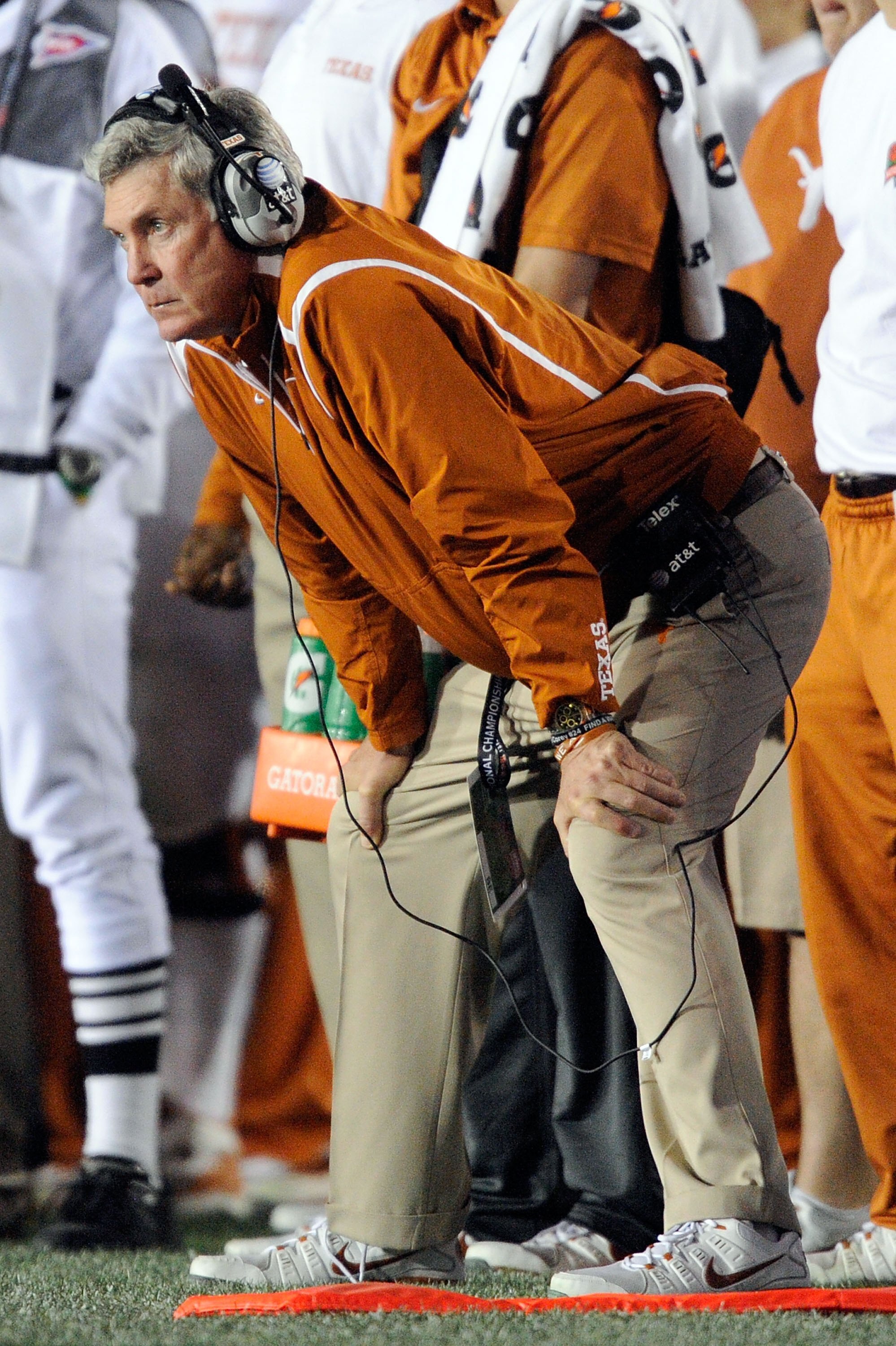 PASADENA, CA - JANUARY 07:  Head Coach Mack Brown of the Texas Longhorns reacts on the sidelines during the Citi BCS National Championship game against the Alabama Crimson Tide at the Rose Bowl on January 7, 2010 in Pasadena, California.  (Photo by Kevork