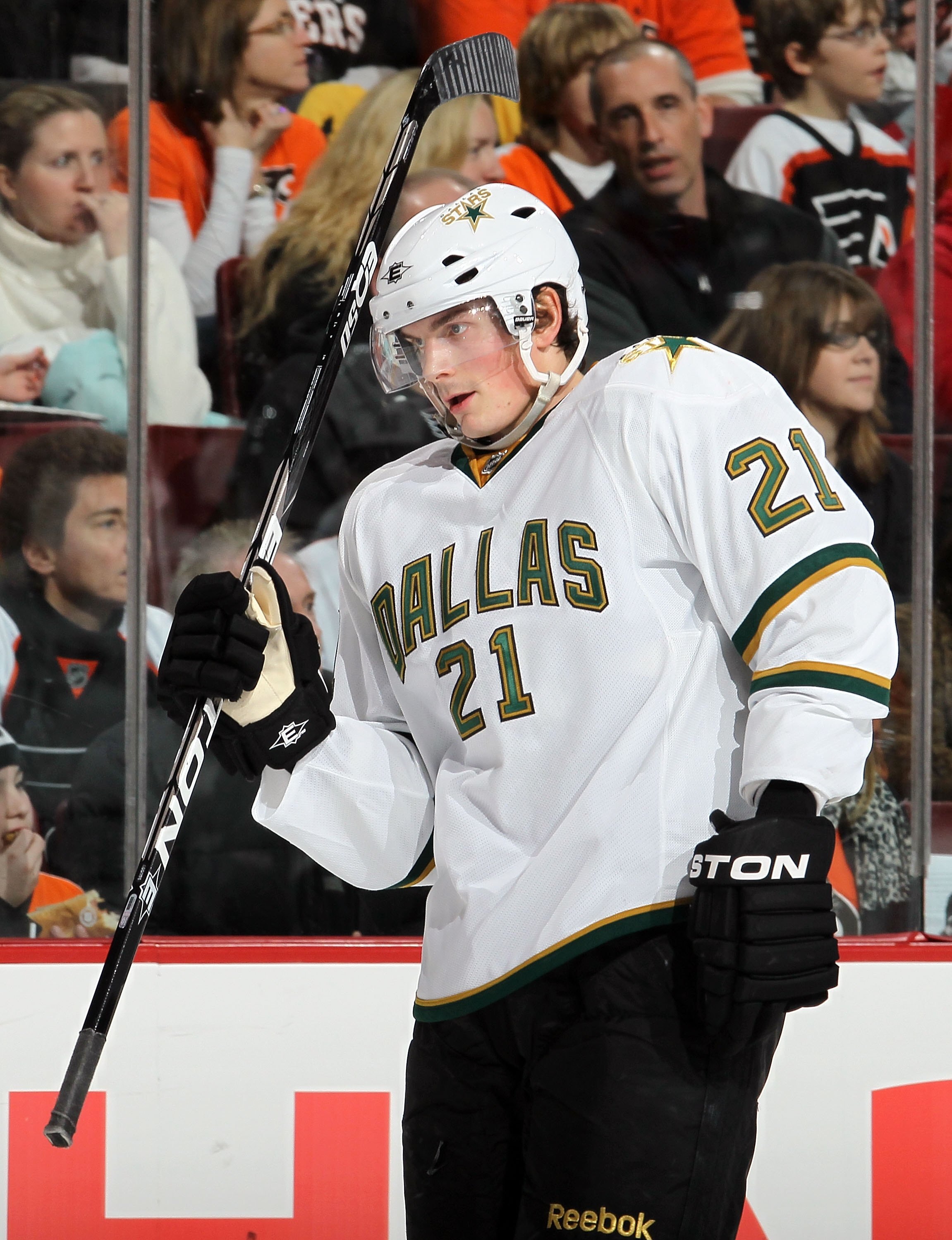 PHILADELPHIA, PA - FEBRUARY 05:  Loui Eriksson #21 of the Dallas Stars skates against the Philadelphia Flyers on February 5, 2011 at Wells Fargo Center in Philadelphia, Pennsylvania. The Flyers defeated the Stars 3-1.  (Photo by Jim McIsaac/Getty Images)