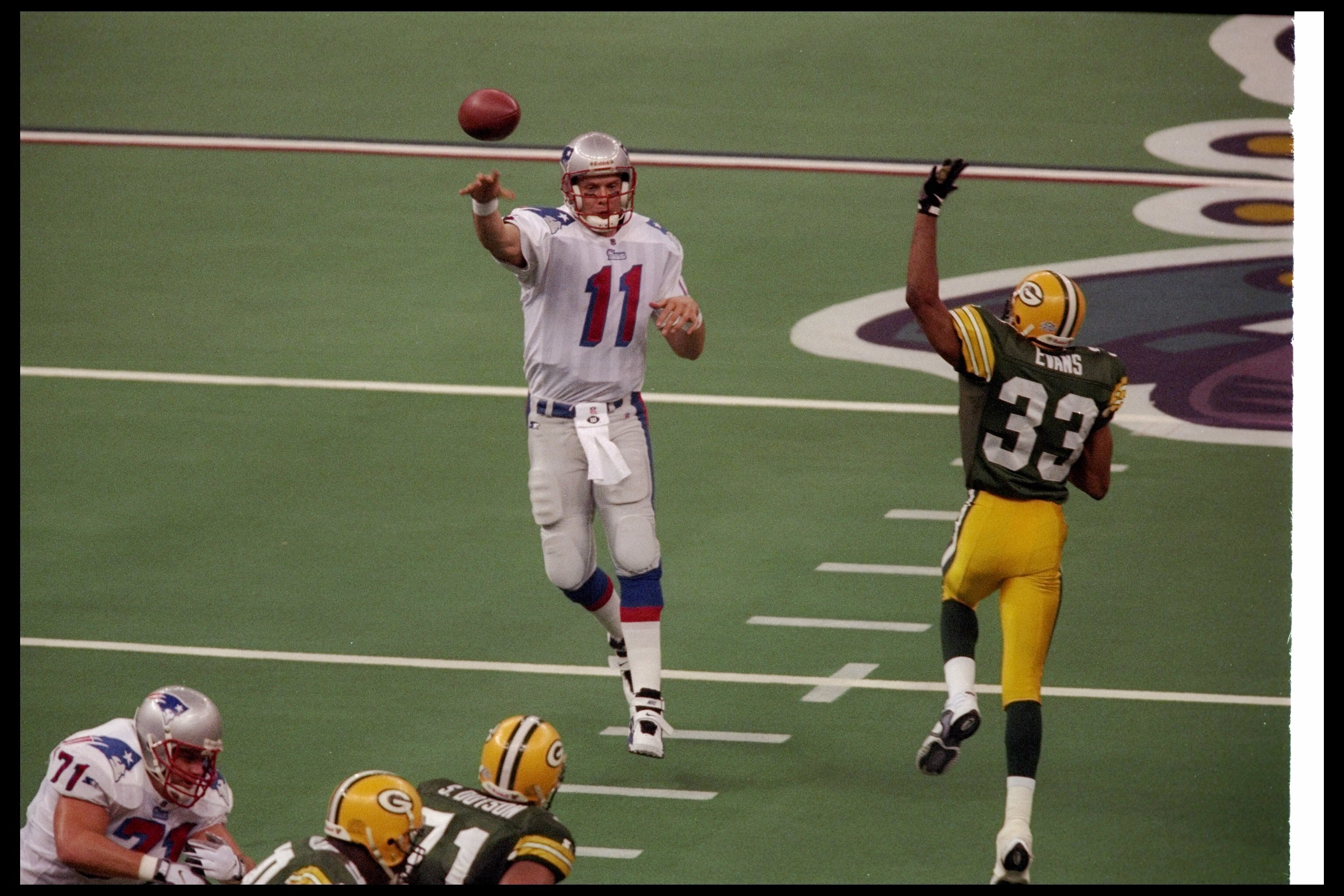 26 Jan 1997: Quarterback Drew Bledsoe of the New England Patriots passes the ball during Super Bowl XXXI against the Green Bay Packers at the Superdome in New Orleans, Louisiana. The Packers won the game, 35-21.