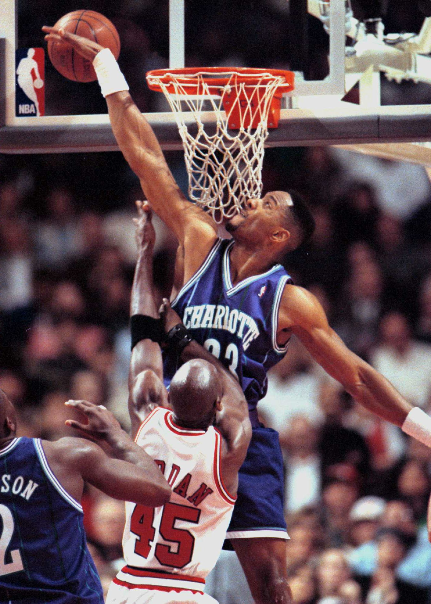 4 MAY 1995:  CHARLOTTE HORNET CENTER ALONZO MOURNING SLAPS AWAY A SHOT BY CHICAGO BULL MICHAEL JORDAN SHOT  DURING FIRST QUARTER ACTION OF GAME FOUR IN NBA FIRST ROUND PLAY-OFF ACTION BETWEEN THE TWO TEAMS AT THE UNITED CENTER IN CHICAGO, ILLINOIS. Mandat
