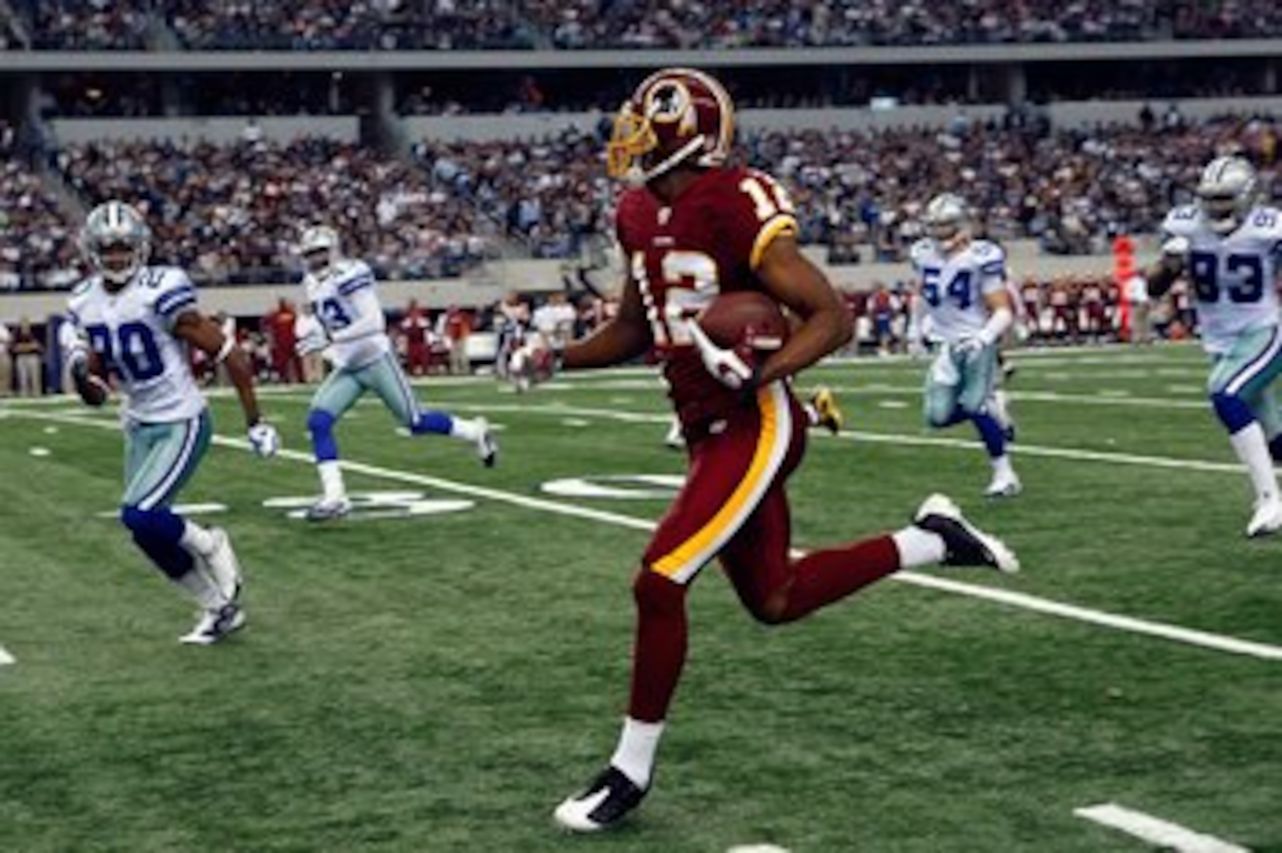 ARLINGTON, TX - NOVEMBER 22:  Wide receiver Malcolm Kelly #12 of the Washington Redskins at Cowboys Stadium on November 22, 2009 in Arlington, Texas.  (Photo by Ronald Martinez/Getty Images)